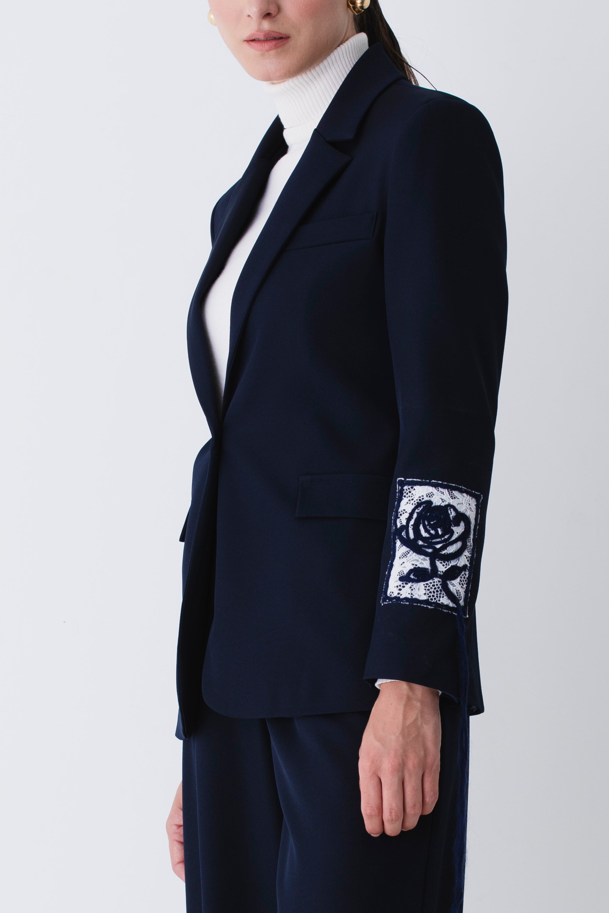 Blazer ad un petto con spilla e ricamo - FW26