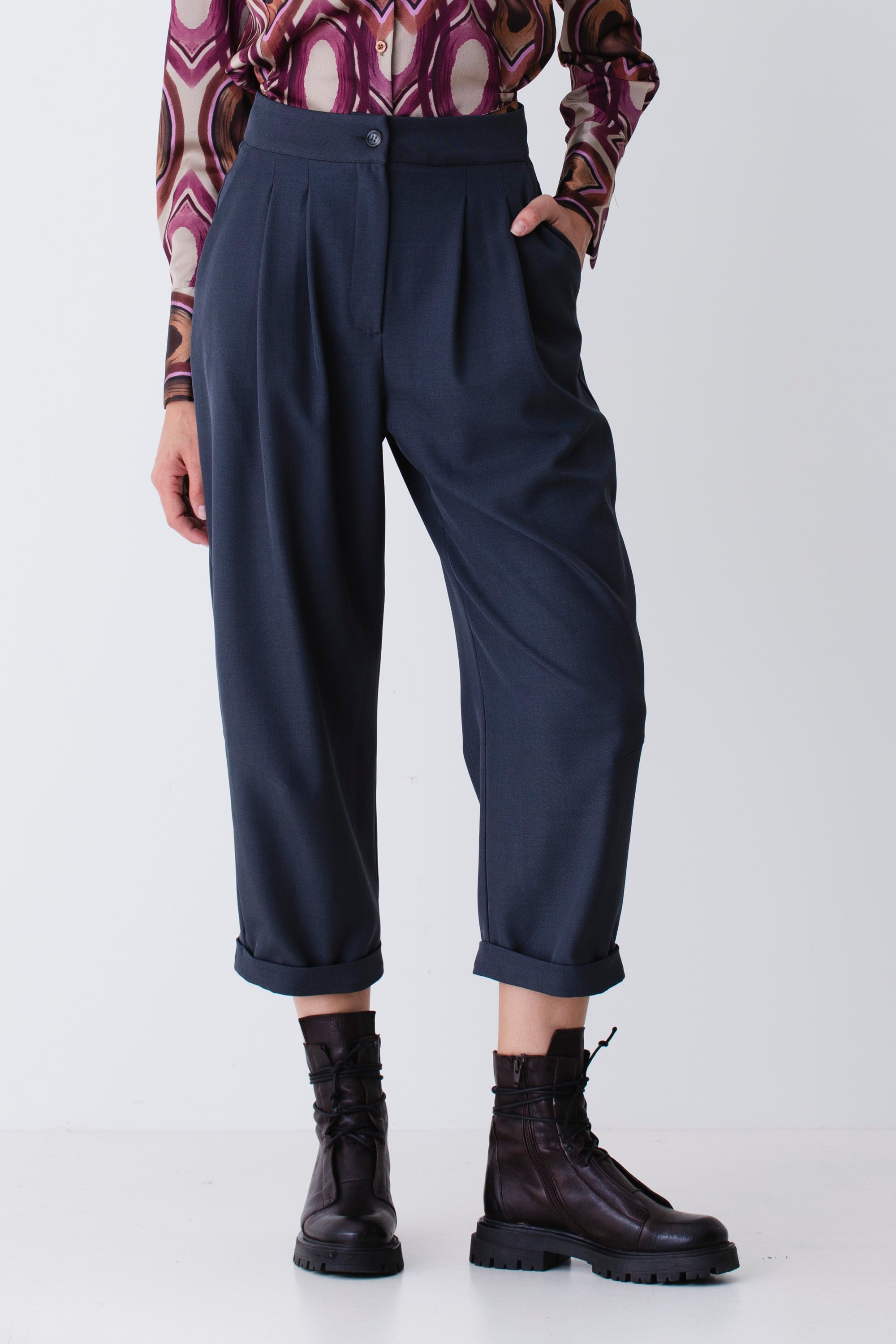 Pantalone carrot con pinces - FW26