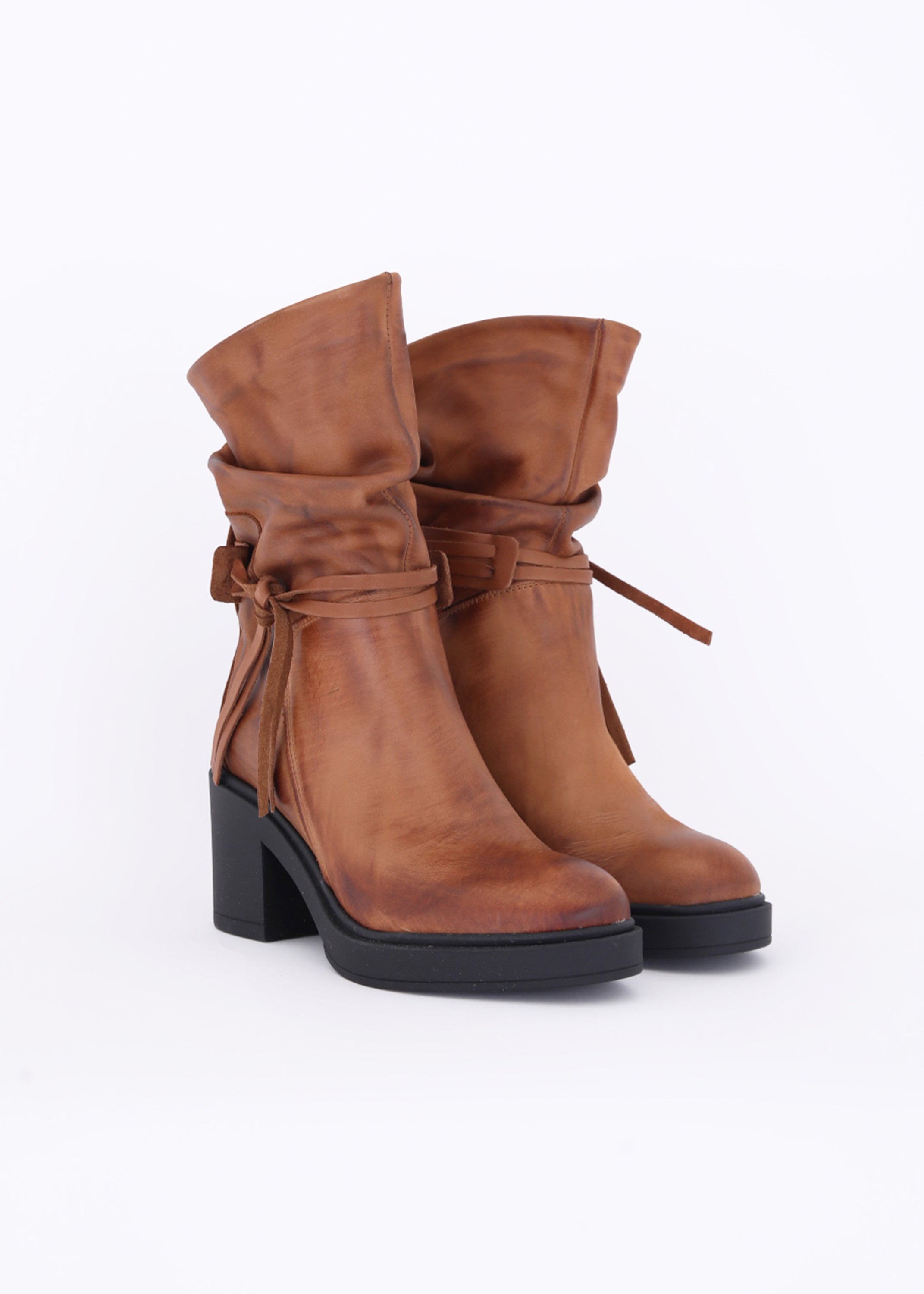 Tronchetto in pelle con laccetto - FW23