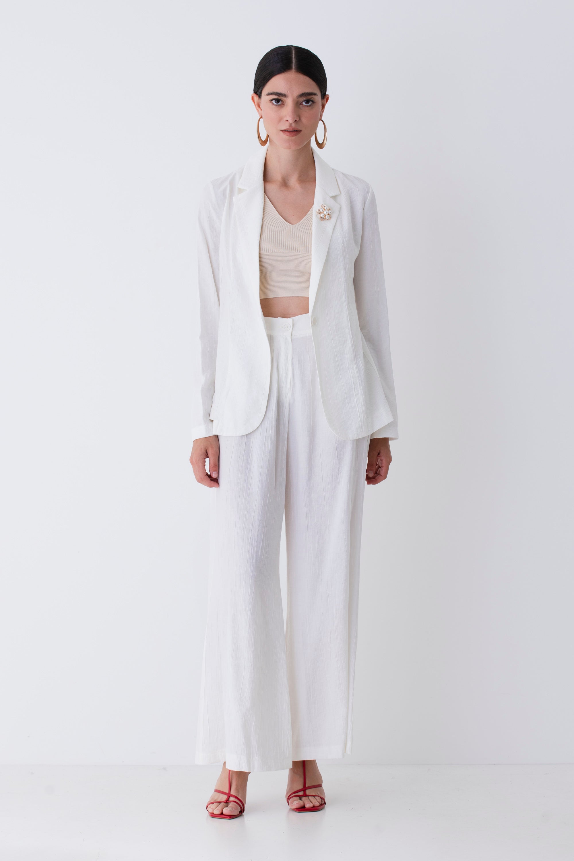 Blazer ad un petto in tessuto goffrato con spilla - PE25