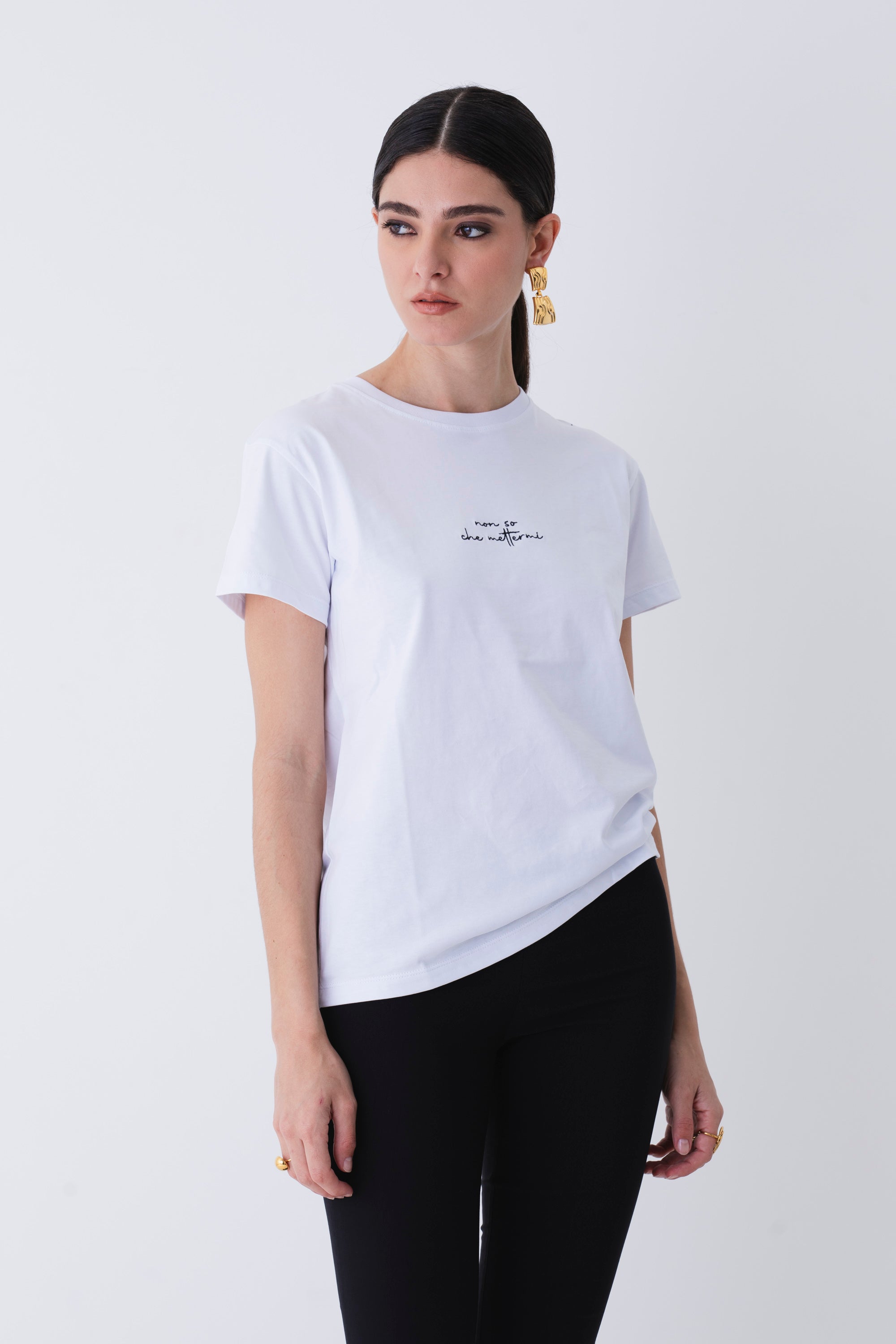 T-shirt ricamata con scritta in cotone - PE25