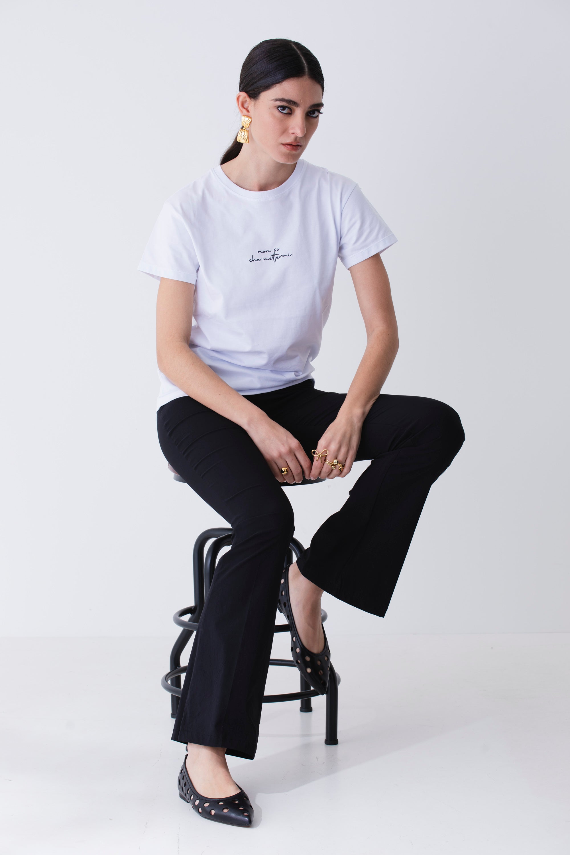 T-shirt ricamata con scritta in cotone - PE25
