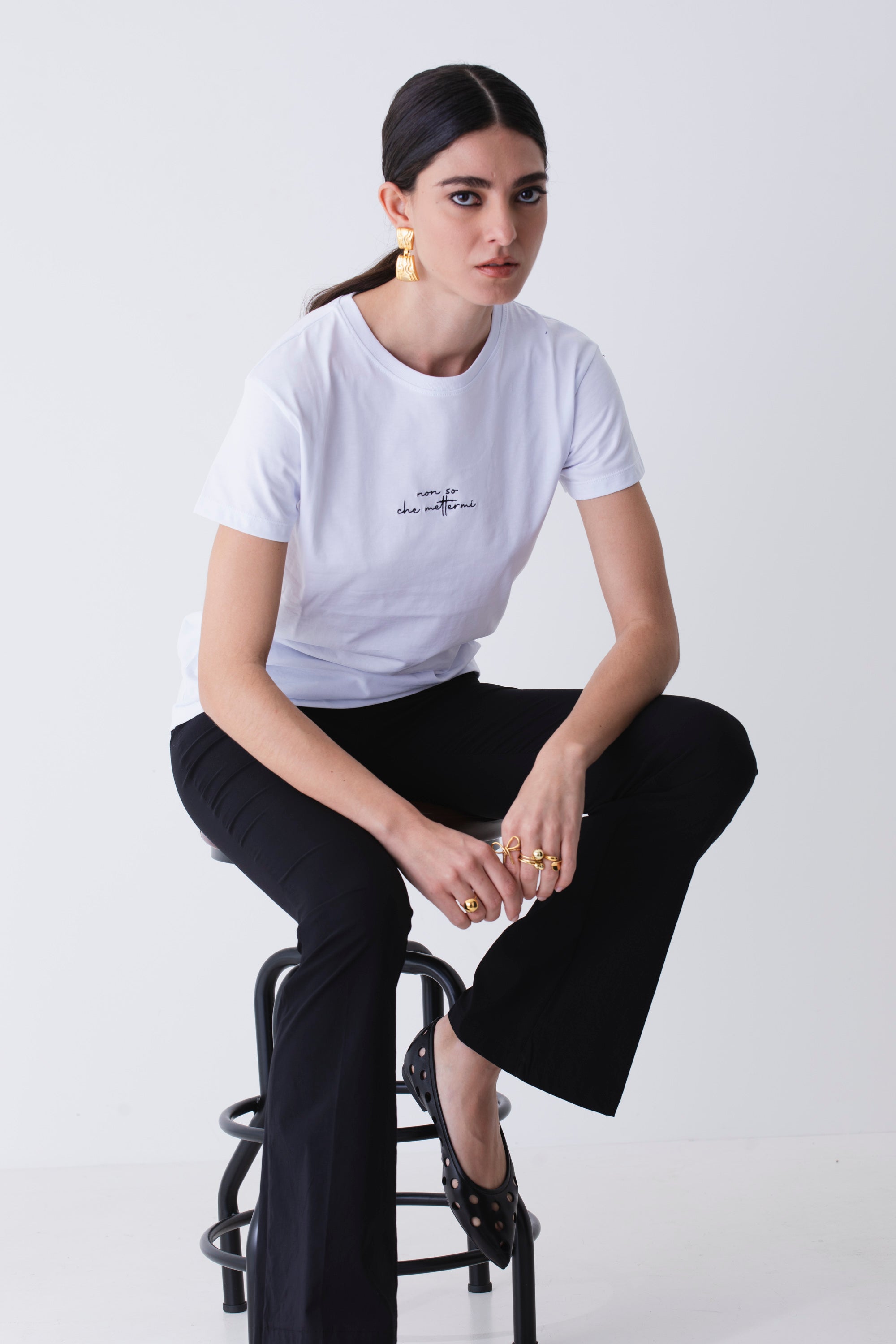 T-shirt ricamata con scritta in cotone - PE25