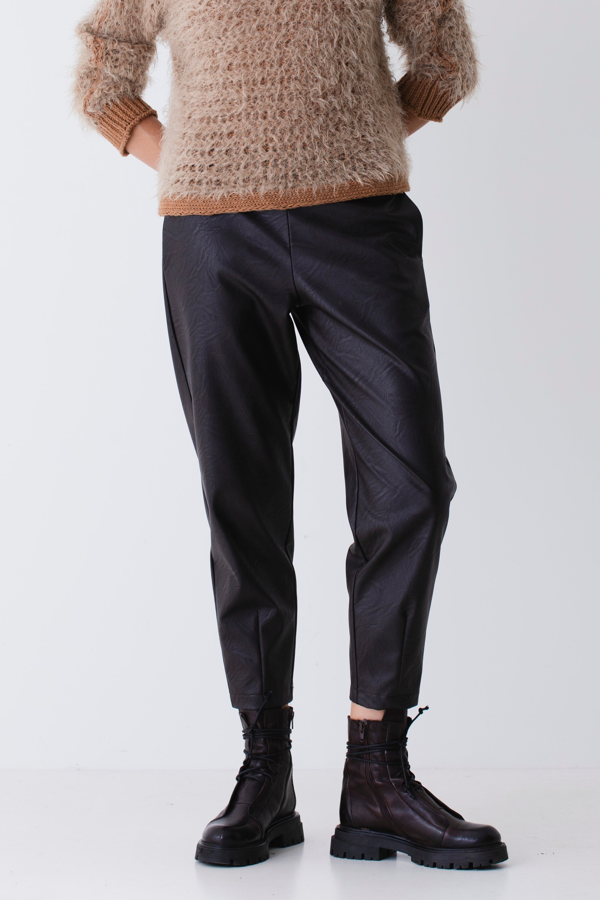 Pantalone carrot in similpelle - FW26