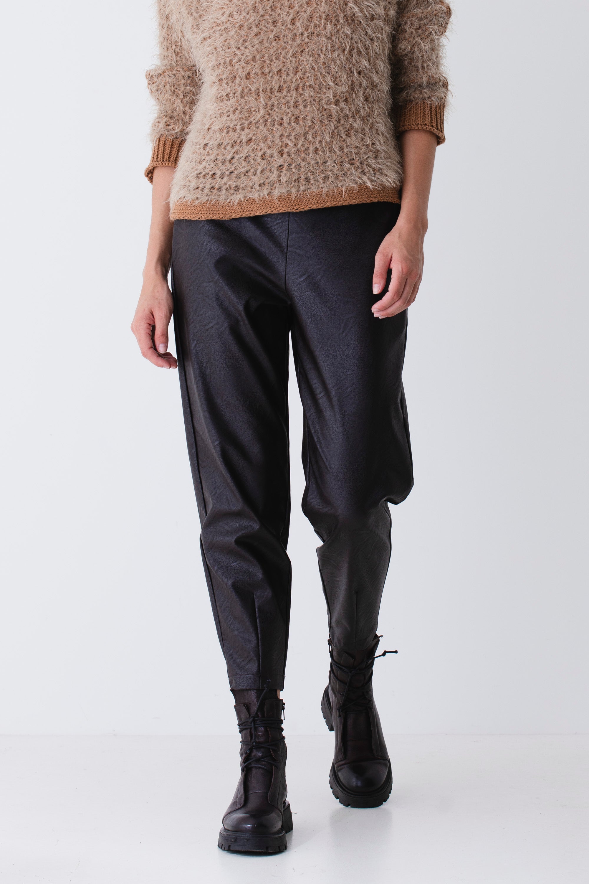 Pantalone carrot in similpelle - FW26