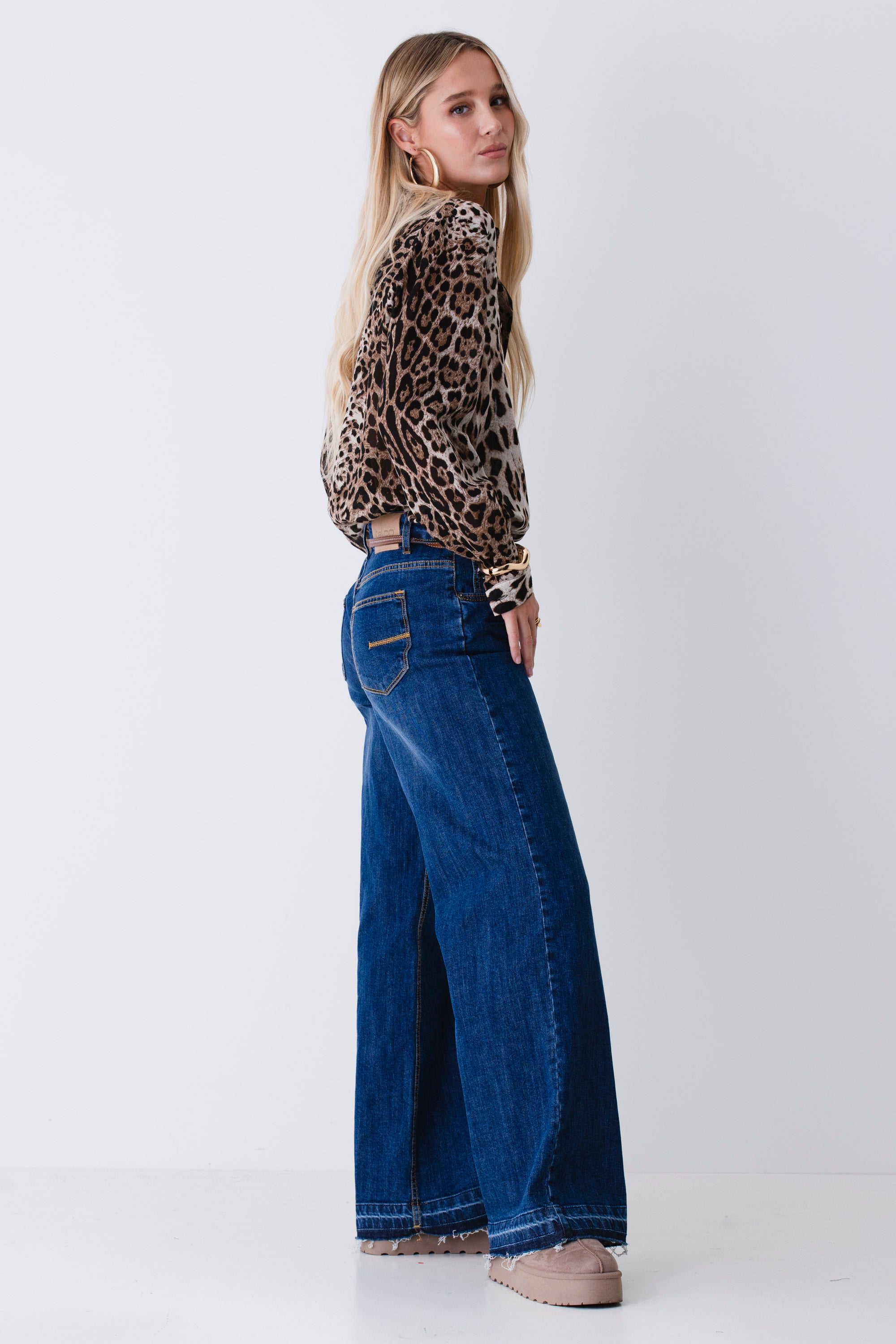 Jeans wide leg con orlo sfrangiato - FW26