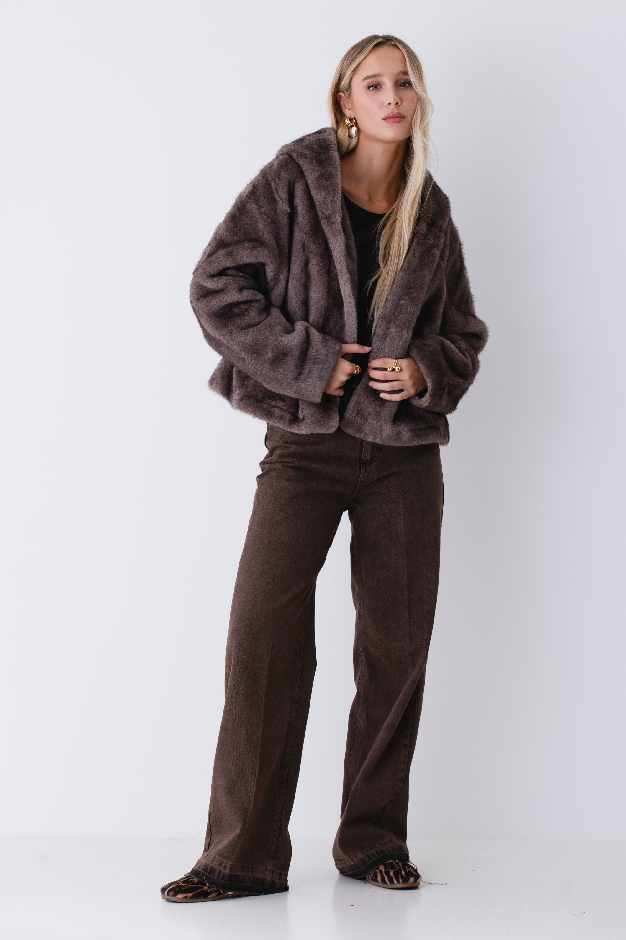 Giacca corta con cappuccio effetto pelliccia - FW26