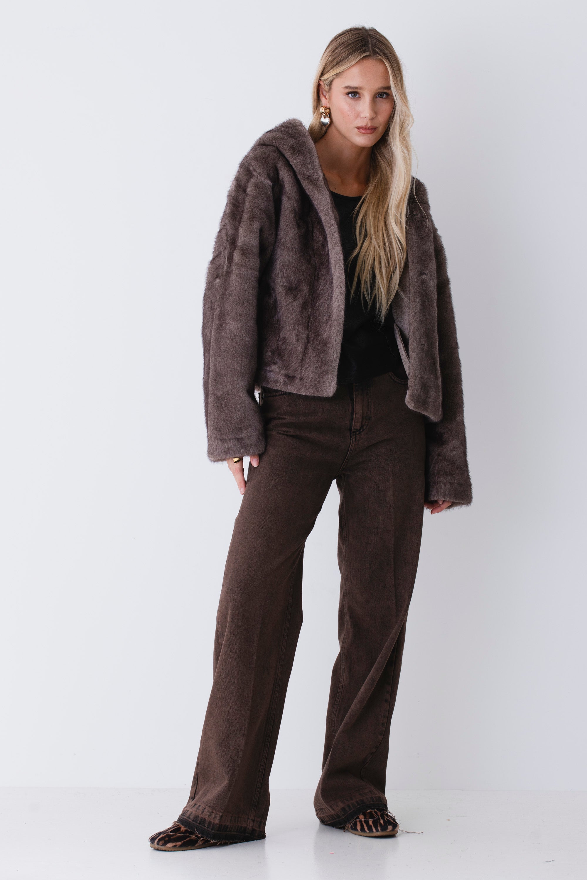 Giacca corta con cappuccio effetto pelliccia - FW26