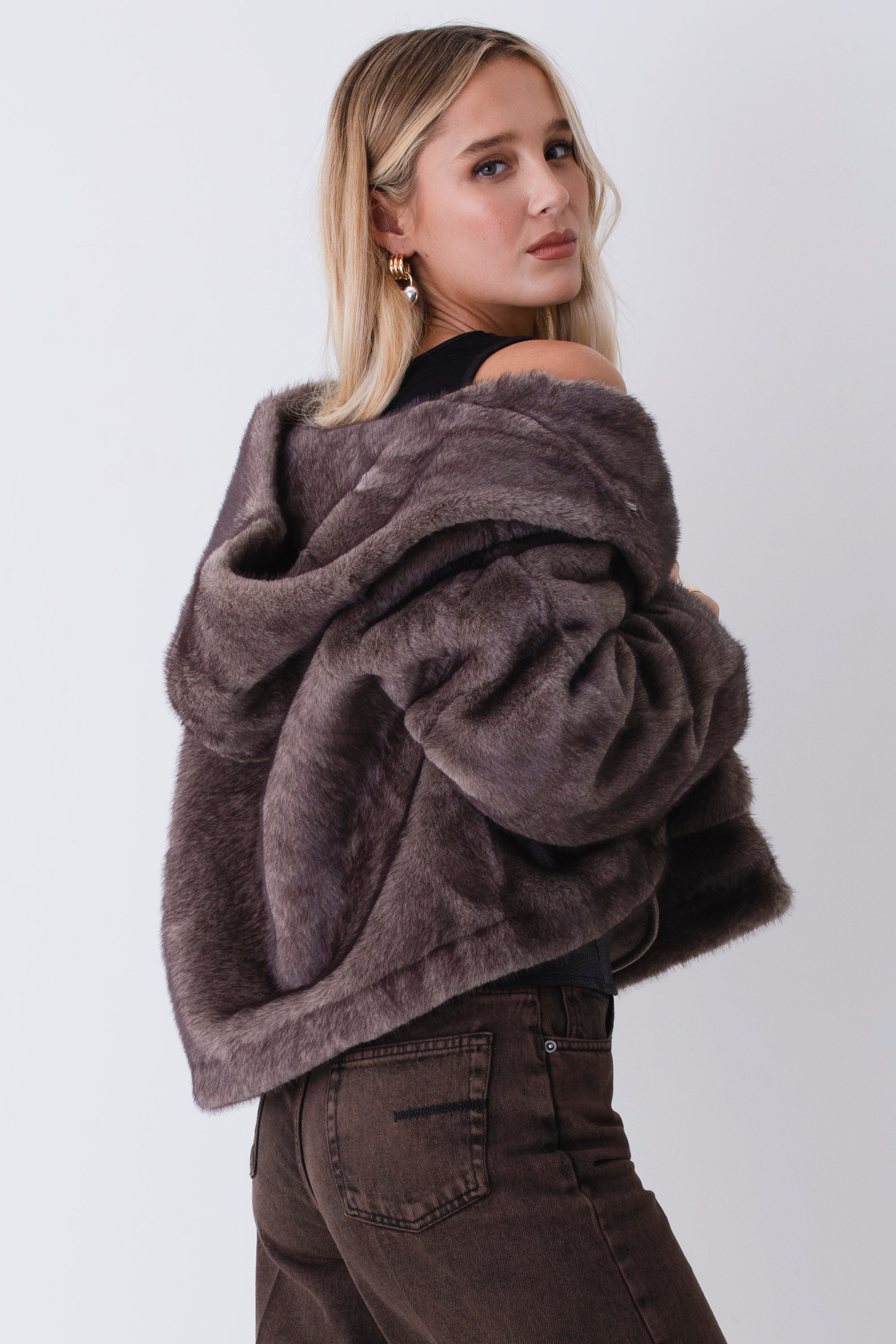 Giacca corta con cappuccio effetto pelliccia - FW26