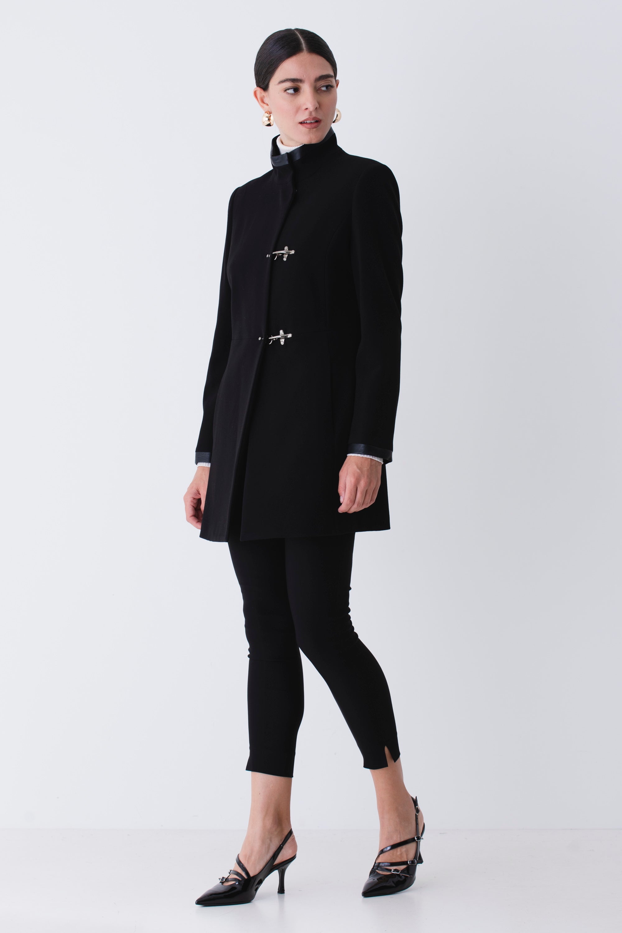 Cappotto corto con ganci in triplo crepe - FW26