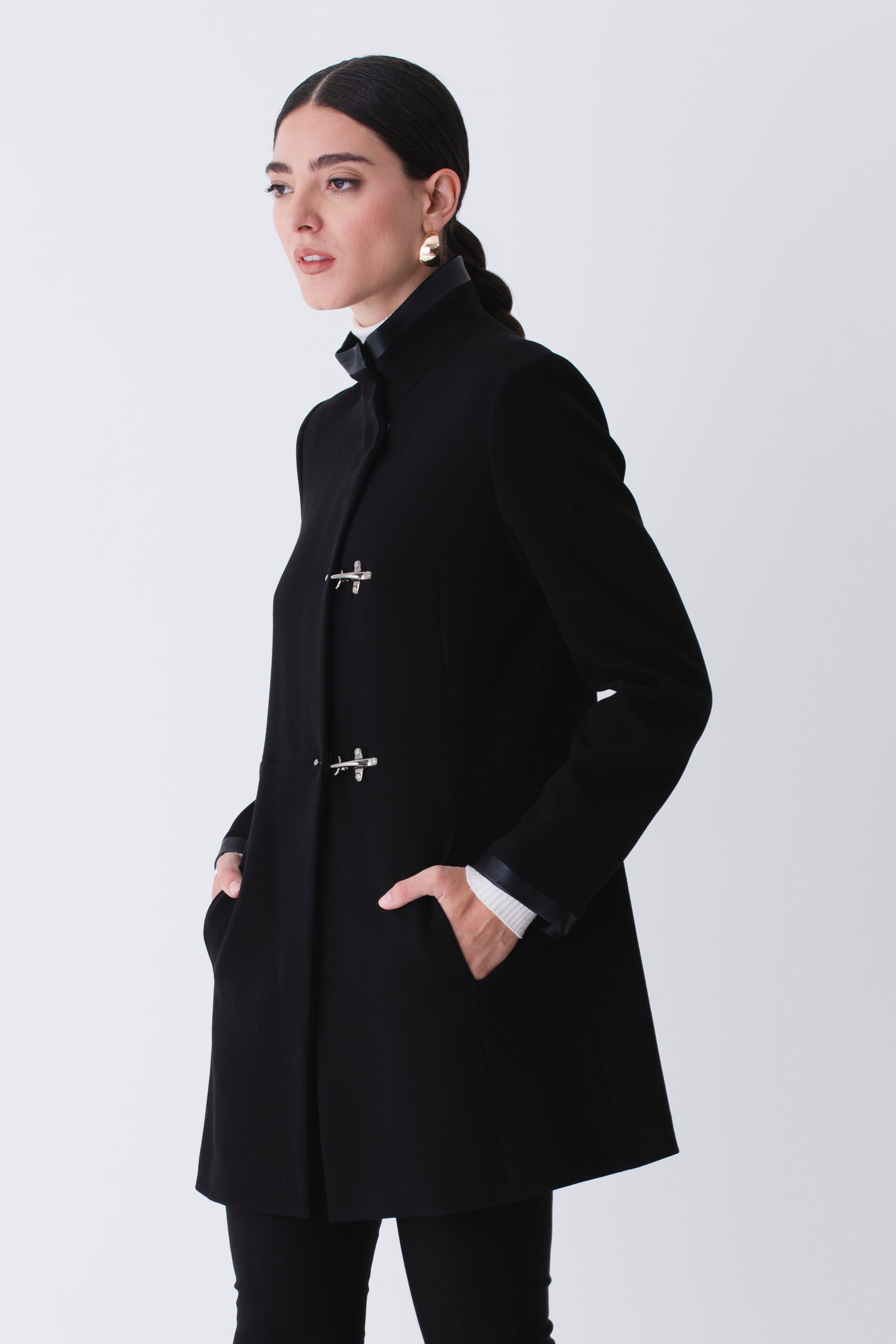 Cappotto corto con ganci in triplo crepe - FW26