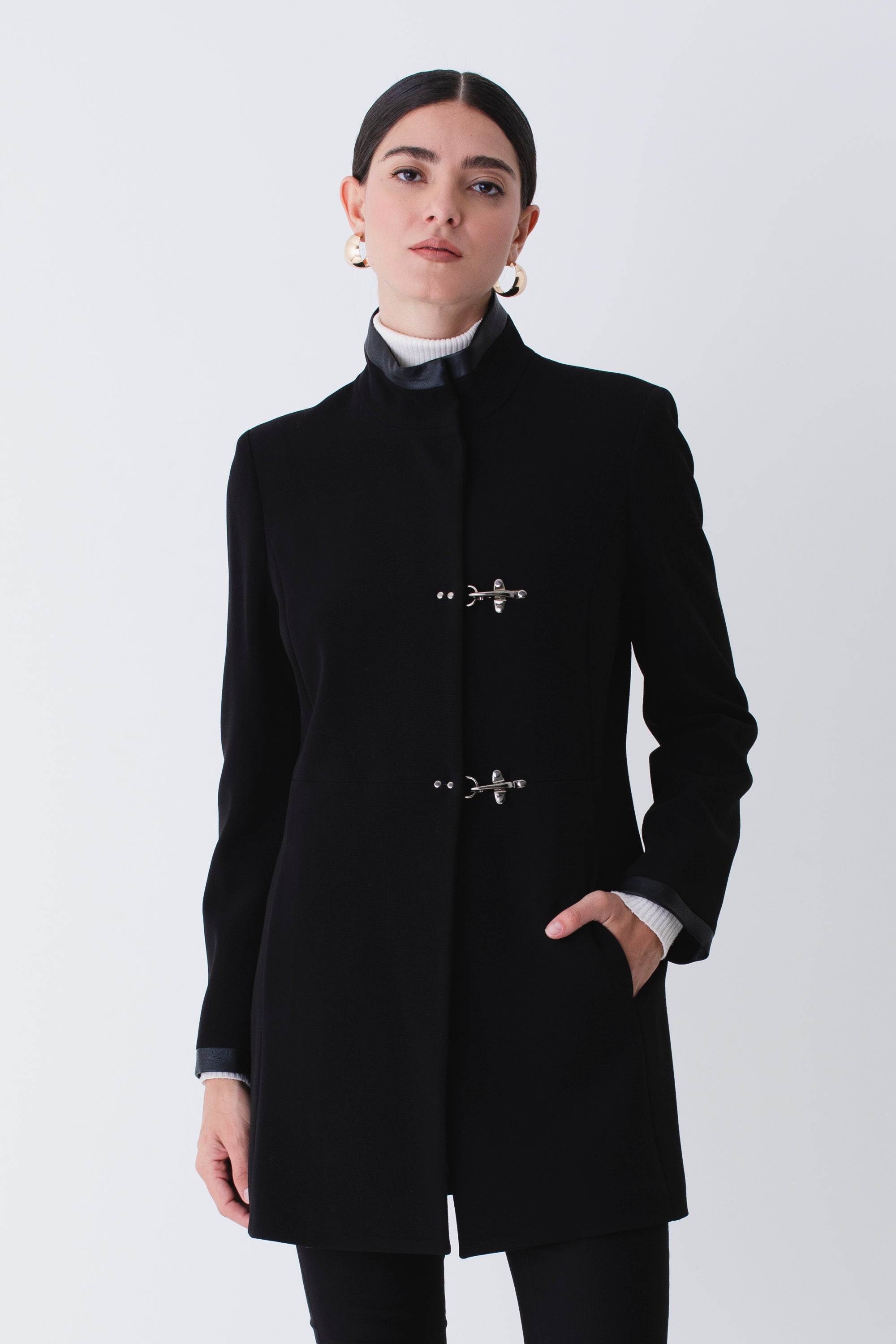 Cappotto corto con ganci in triplo crepe - FW26