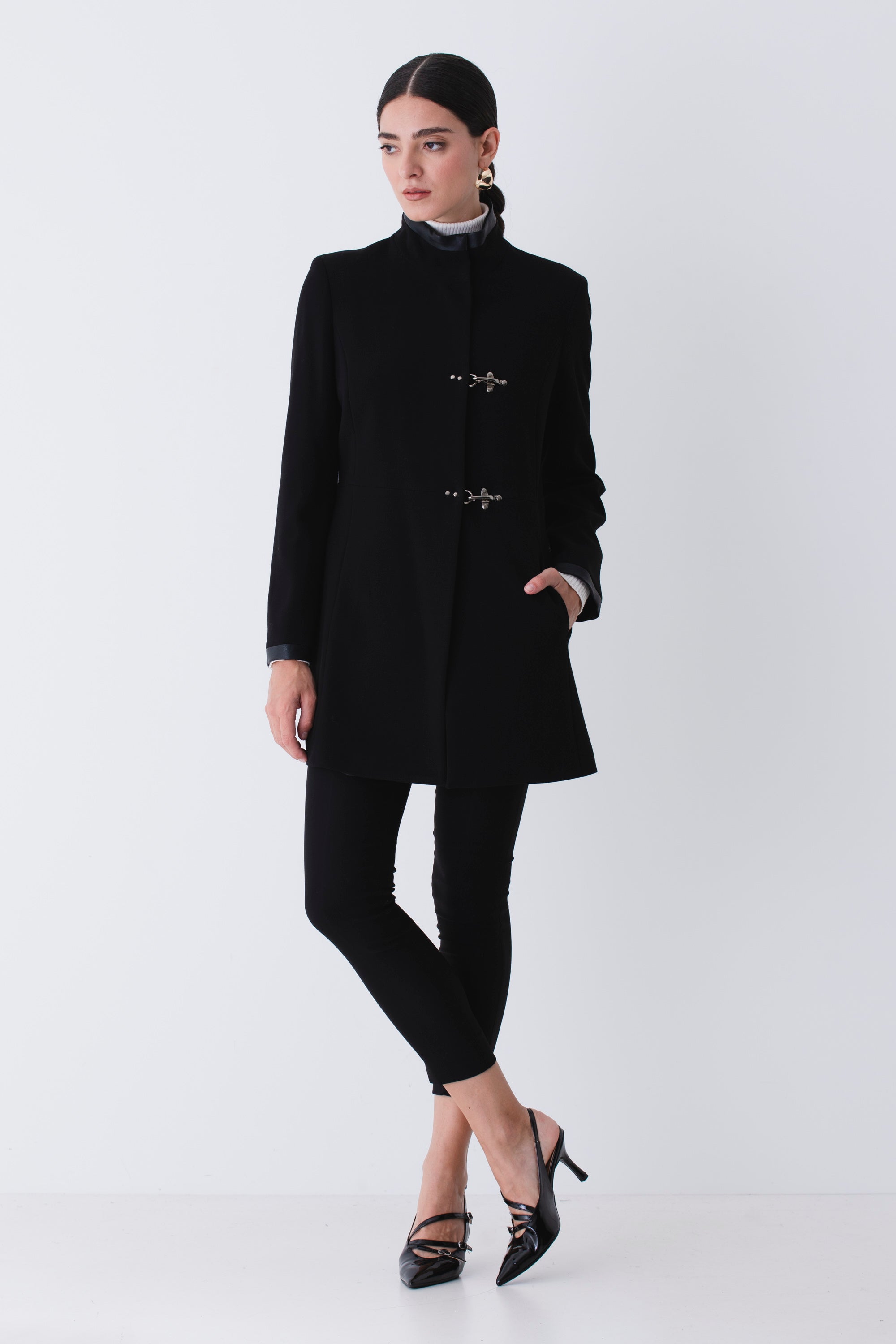 Cappotto corto con ganci in triplo crepe - FW26