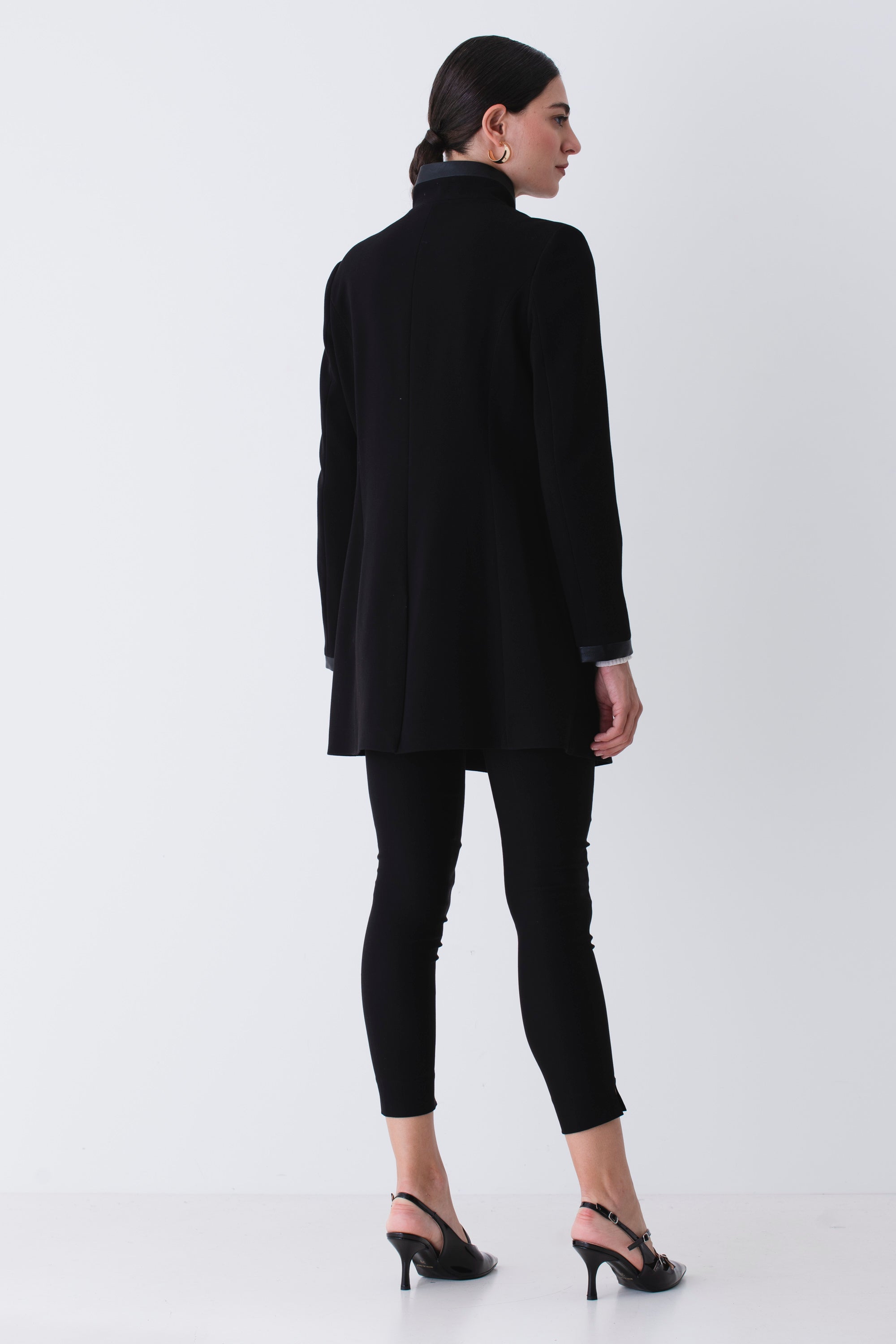 Cappotto corto con ganci in triplo crepe - FW26