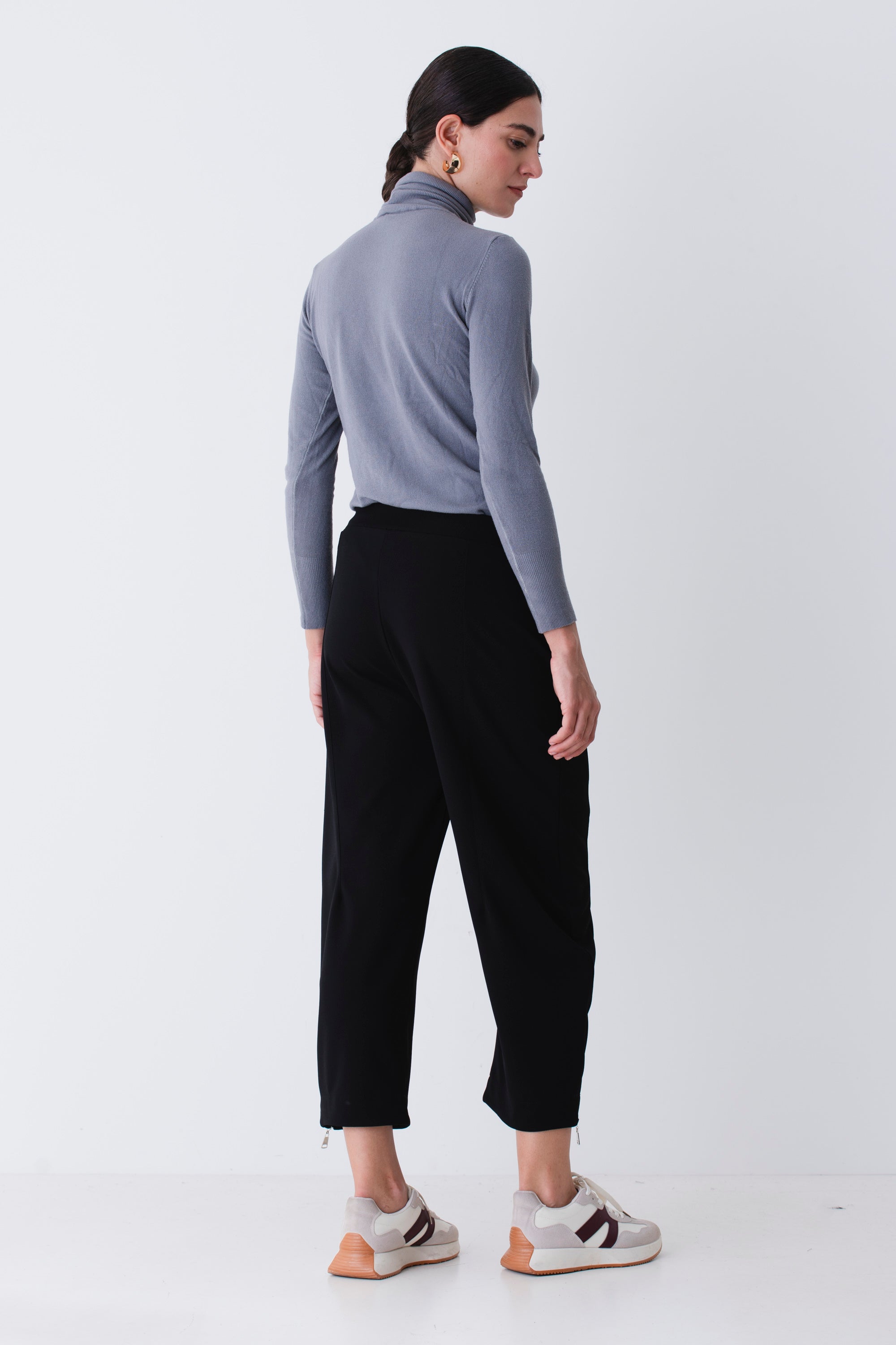 Pantalone carrot in scuba crepe con cerniere - FW26