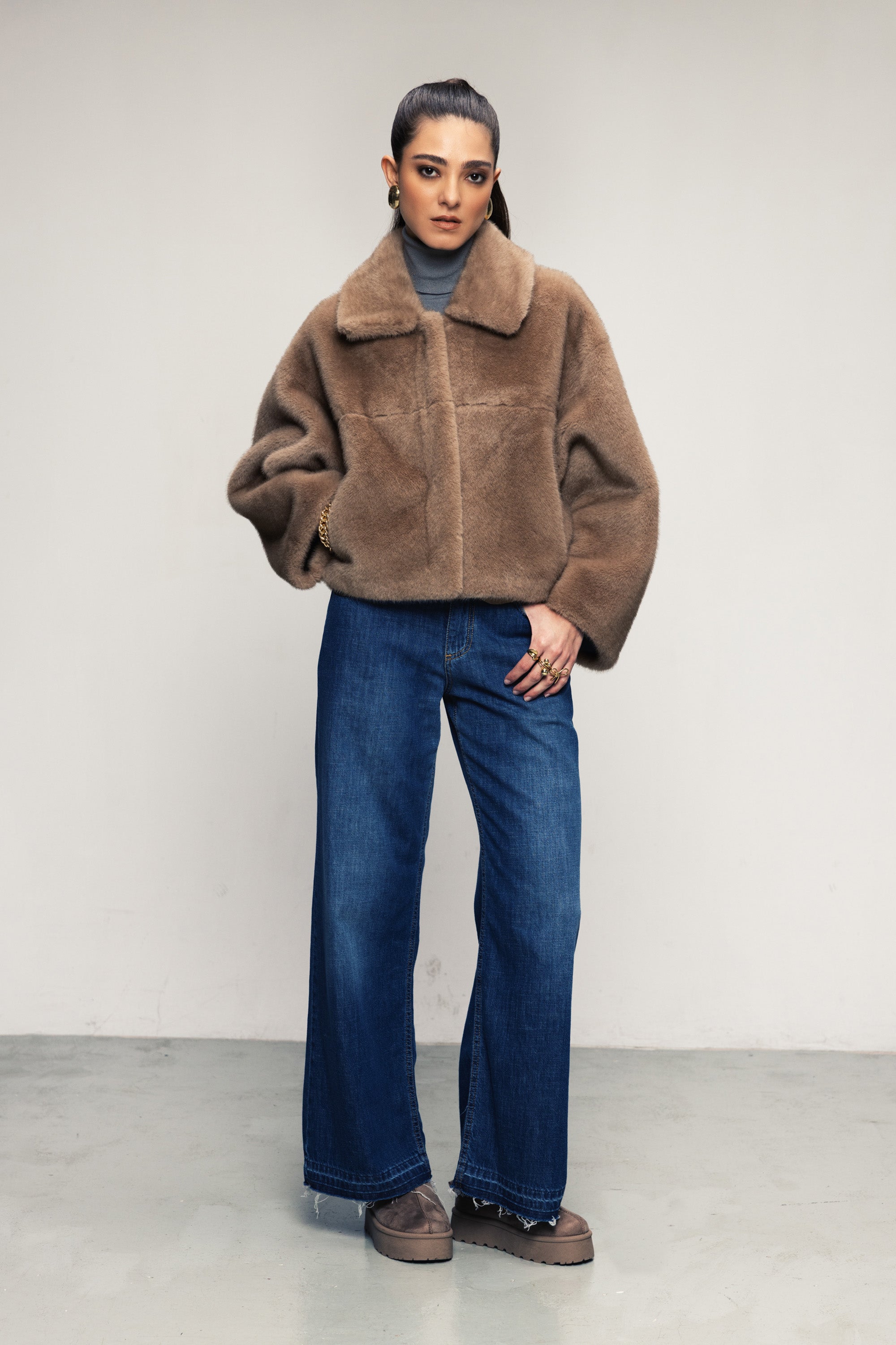 Giacca corta con colletto effetto pelliccia - FW26