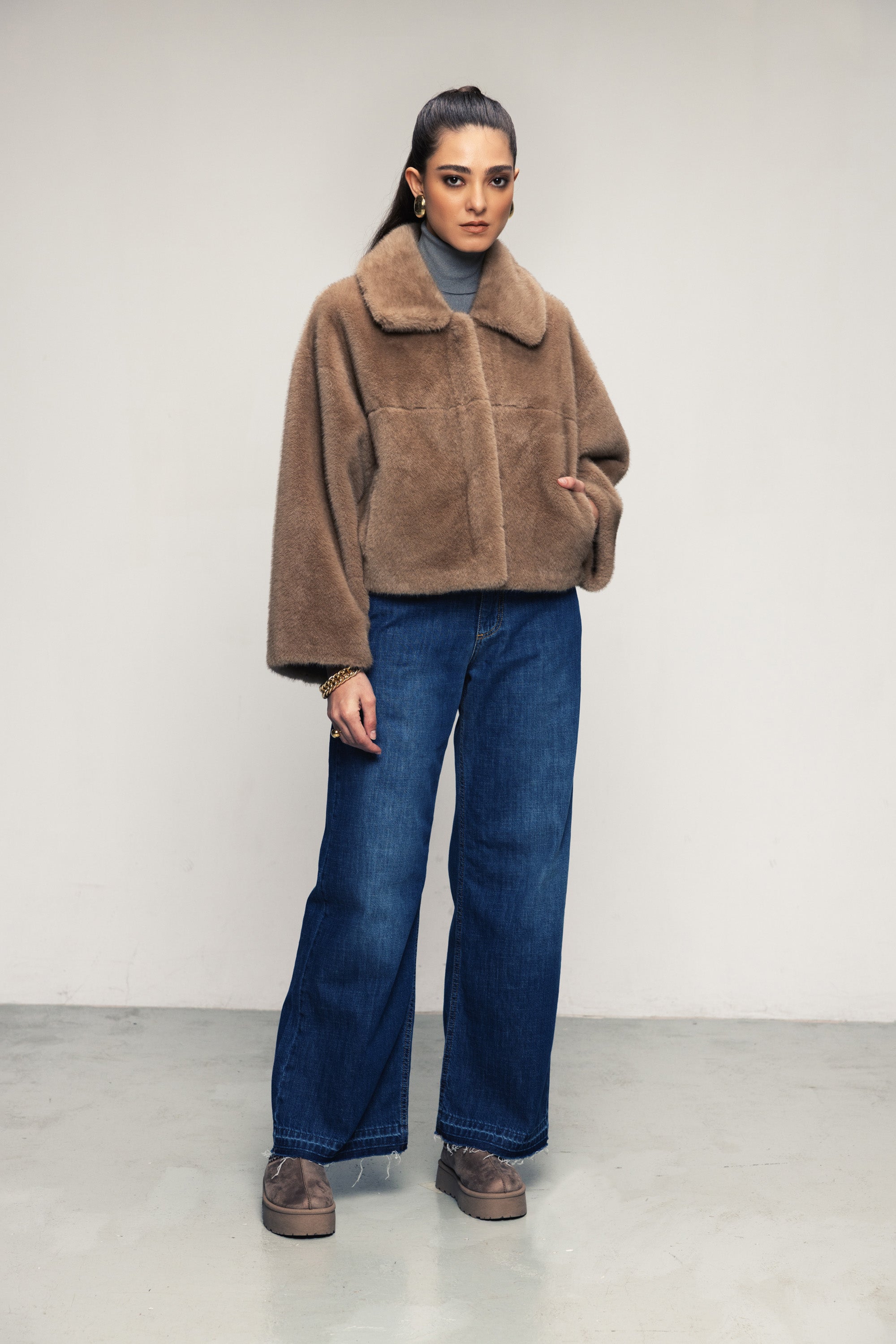 Giacca corta con colletto effetto pelliccia - FW26
