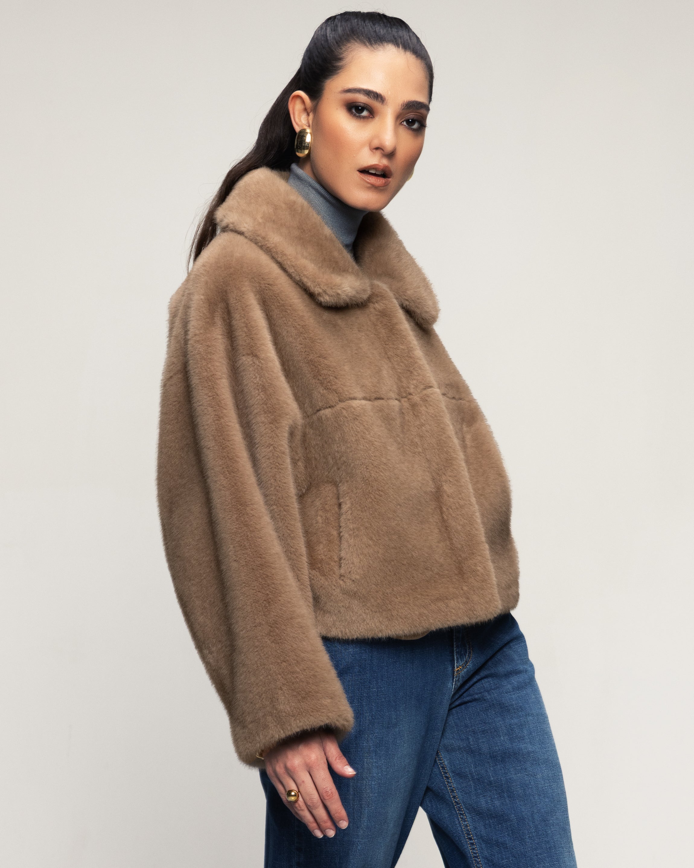 Giacca corta con colletto effetto pelliccia - FW26