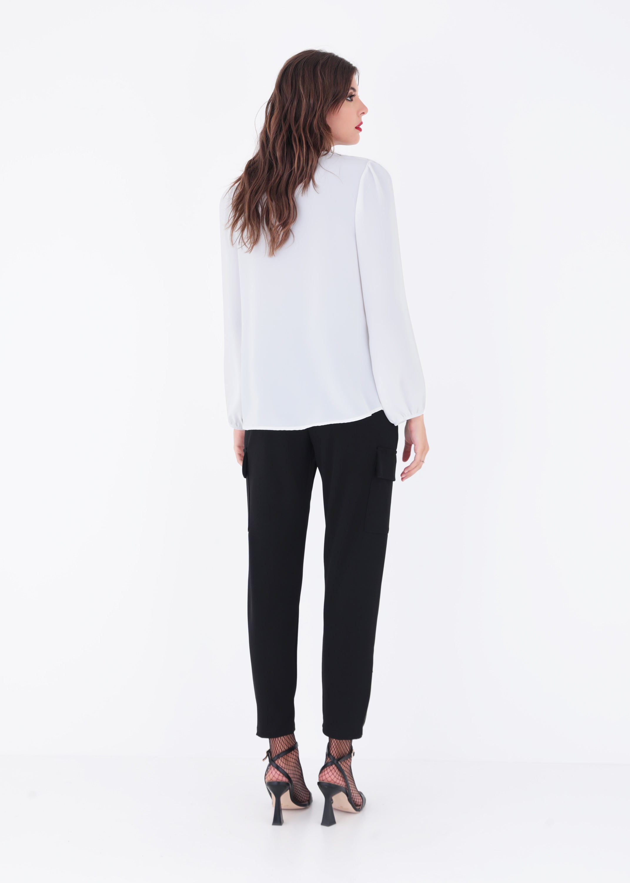 Blusa con rocuhes in mano seta - FW23