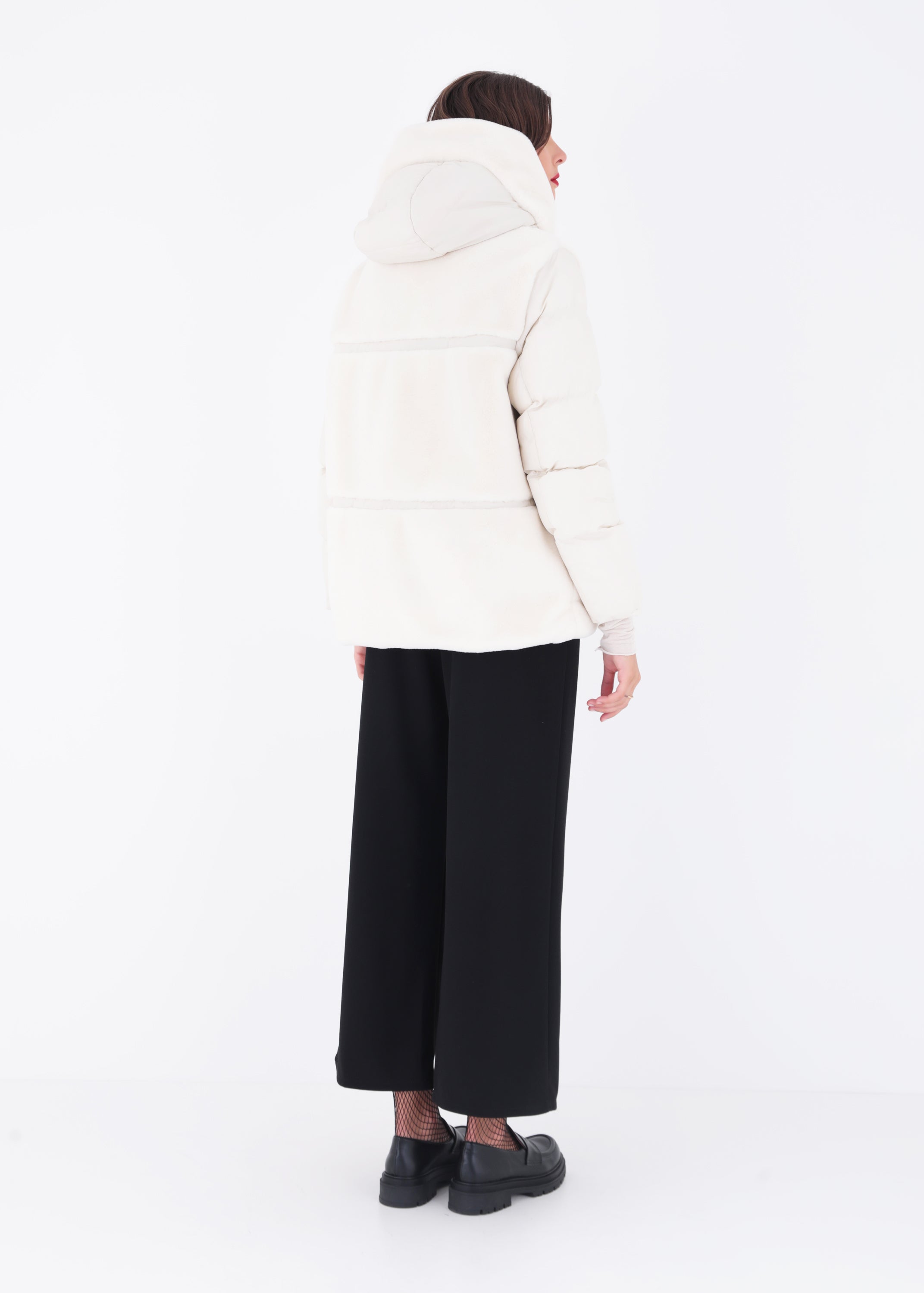Piumino con cappuccio ed inserti in peluche - FW23
