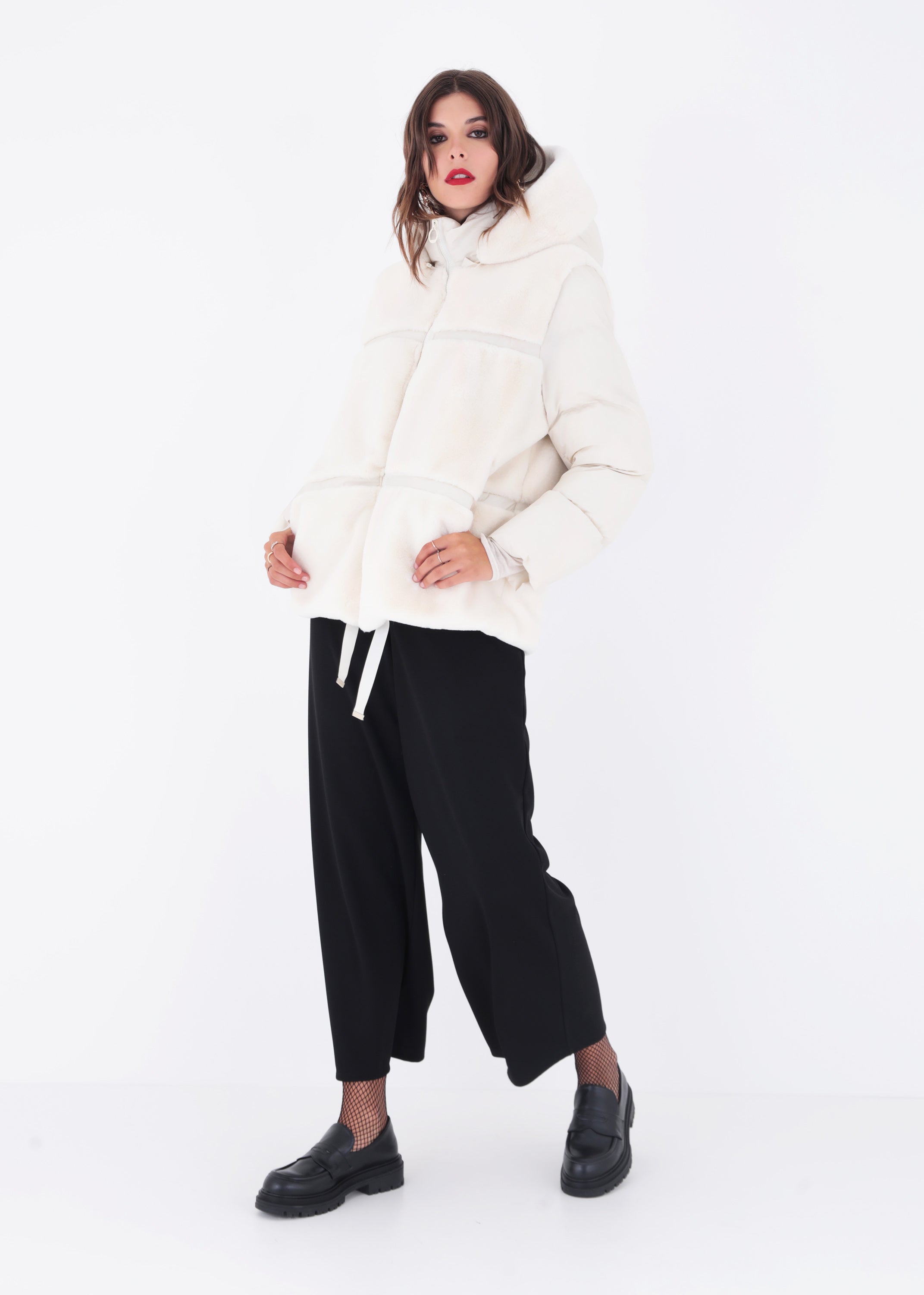 Piumino con cappuccio ed inserti in peluche - FW23