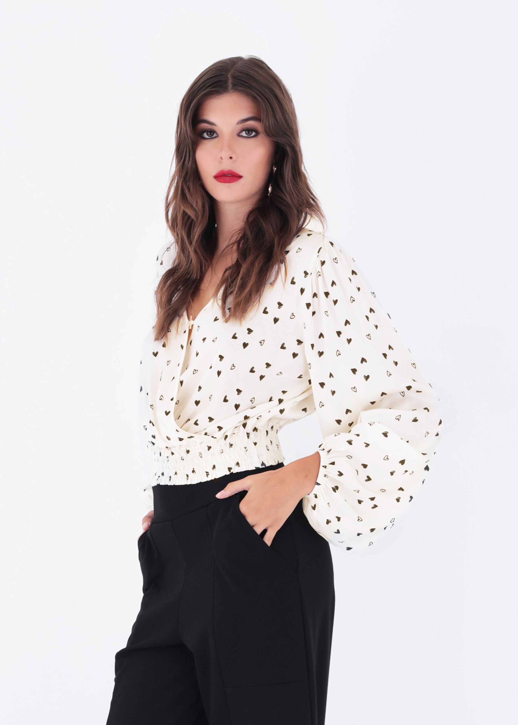 Blusa crop fantasia cuoricini in raso di viscosa - FW23