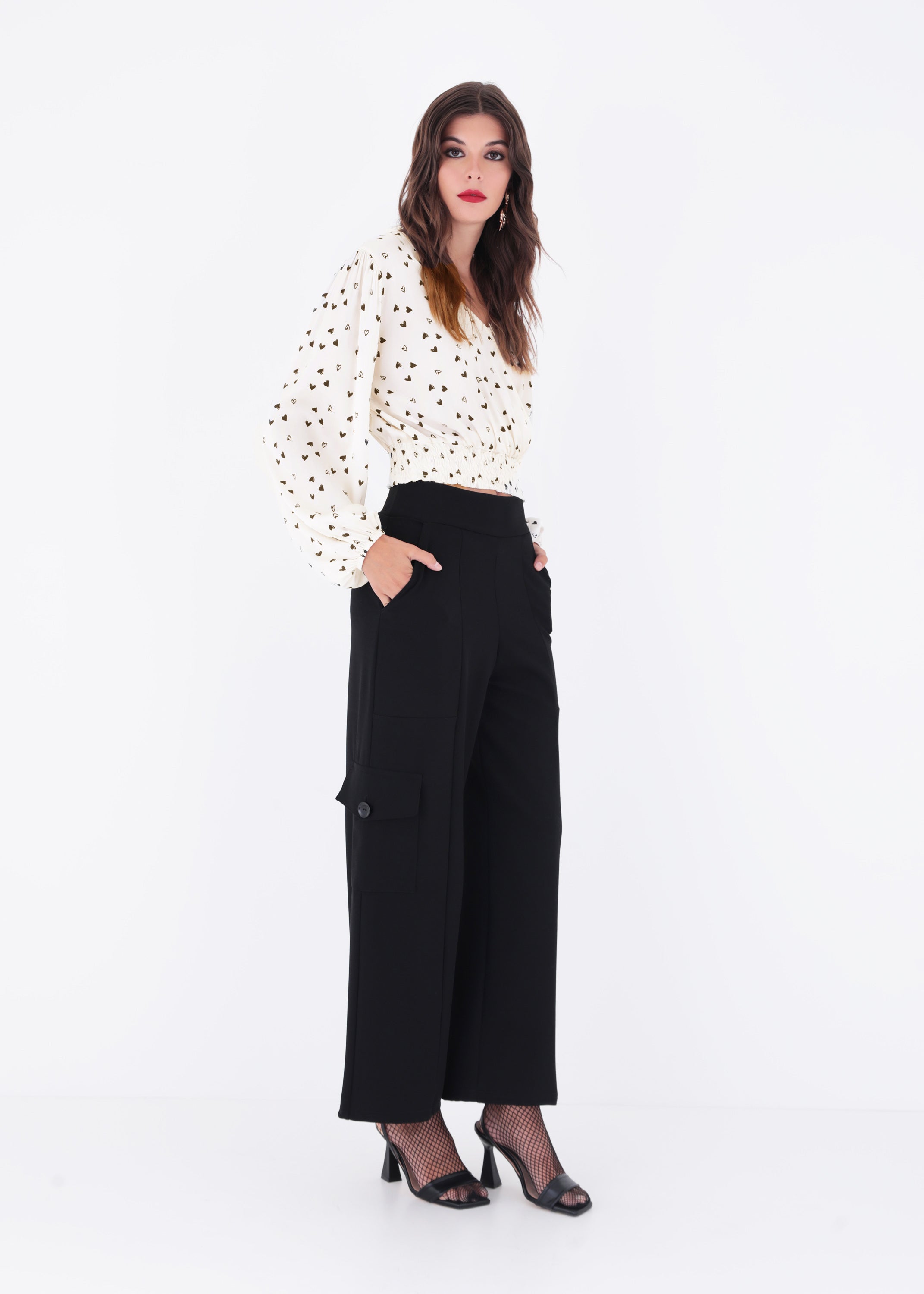 Blusa crop fantasia cuoricini in raso di viscosa - FW23