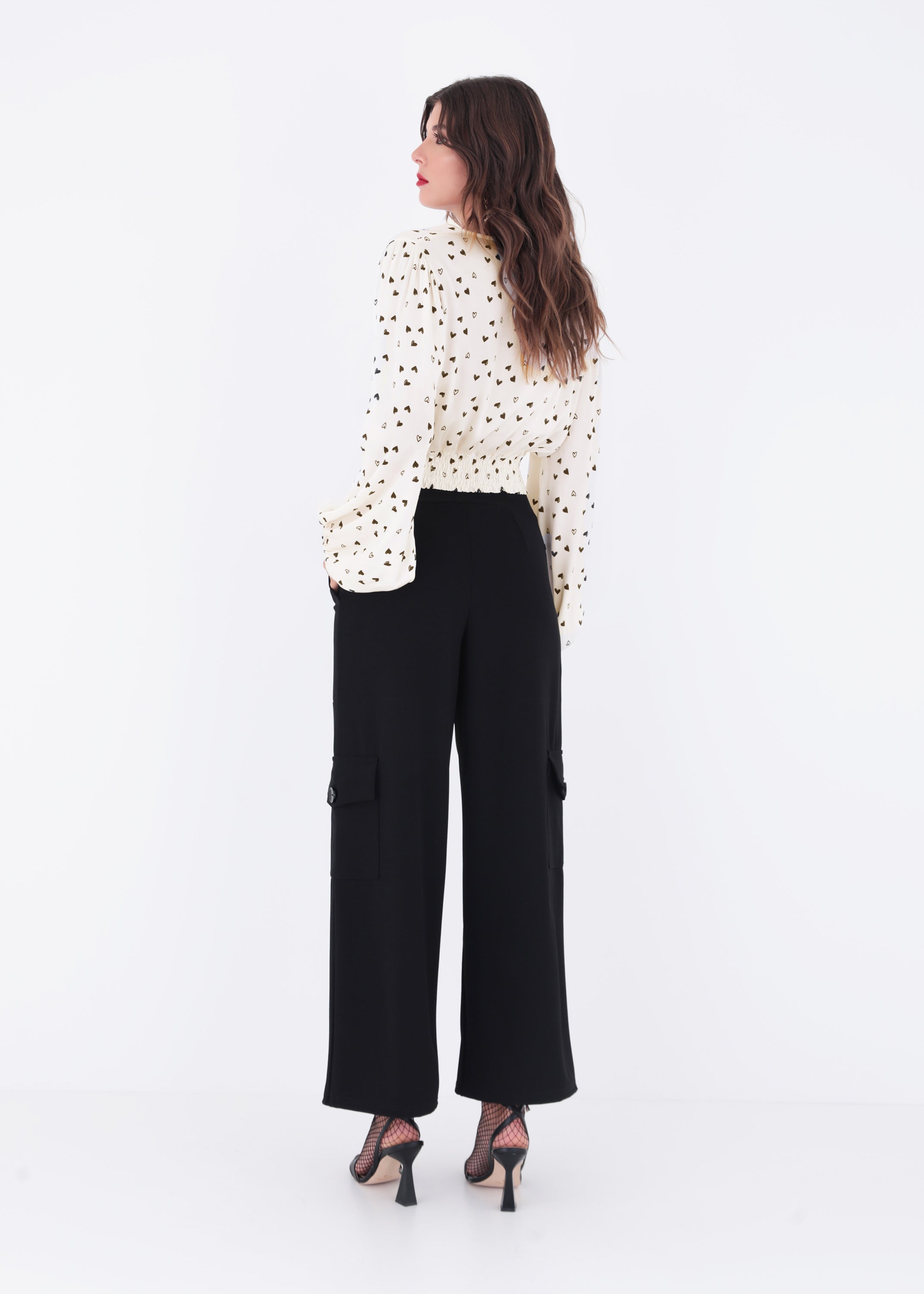 Blusa crop fantasia cuoricini in raso di viscosa - FW23