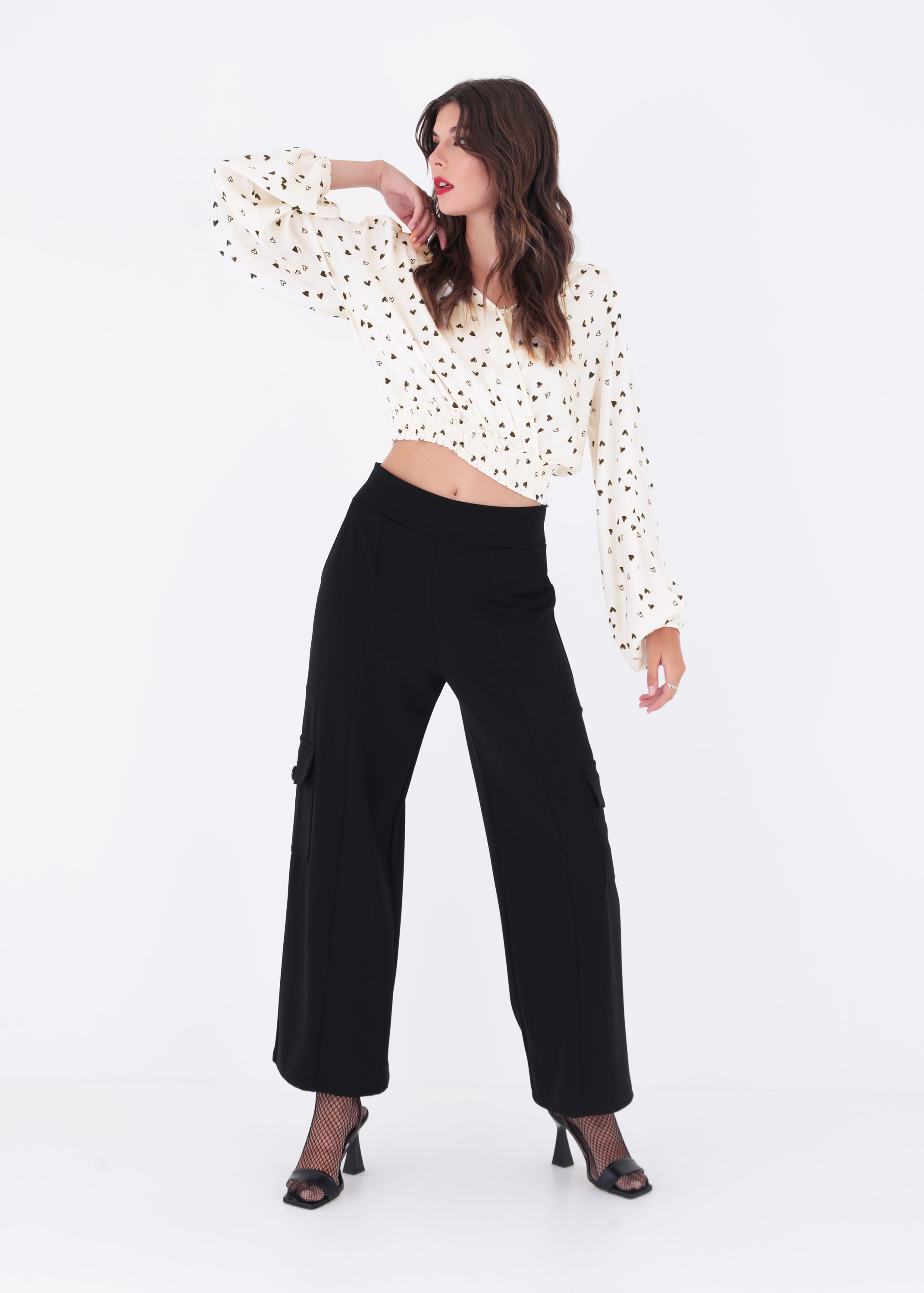 Blusa crop fantasia cuoricini in raso di viscosa - FW23