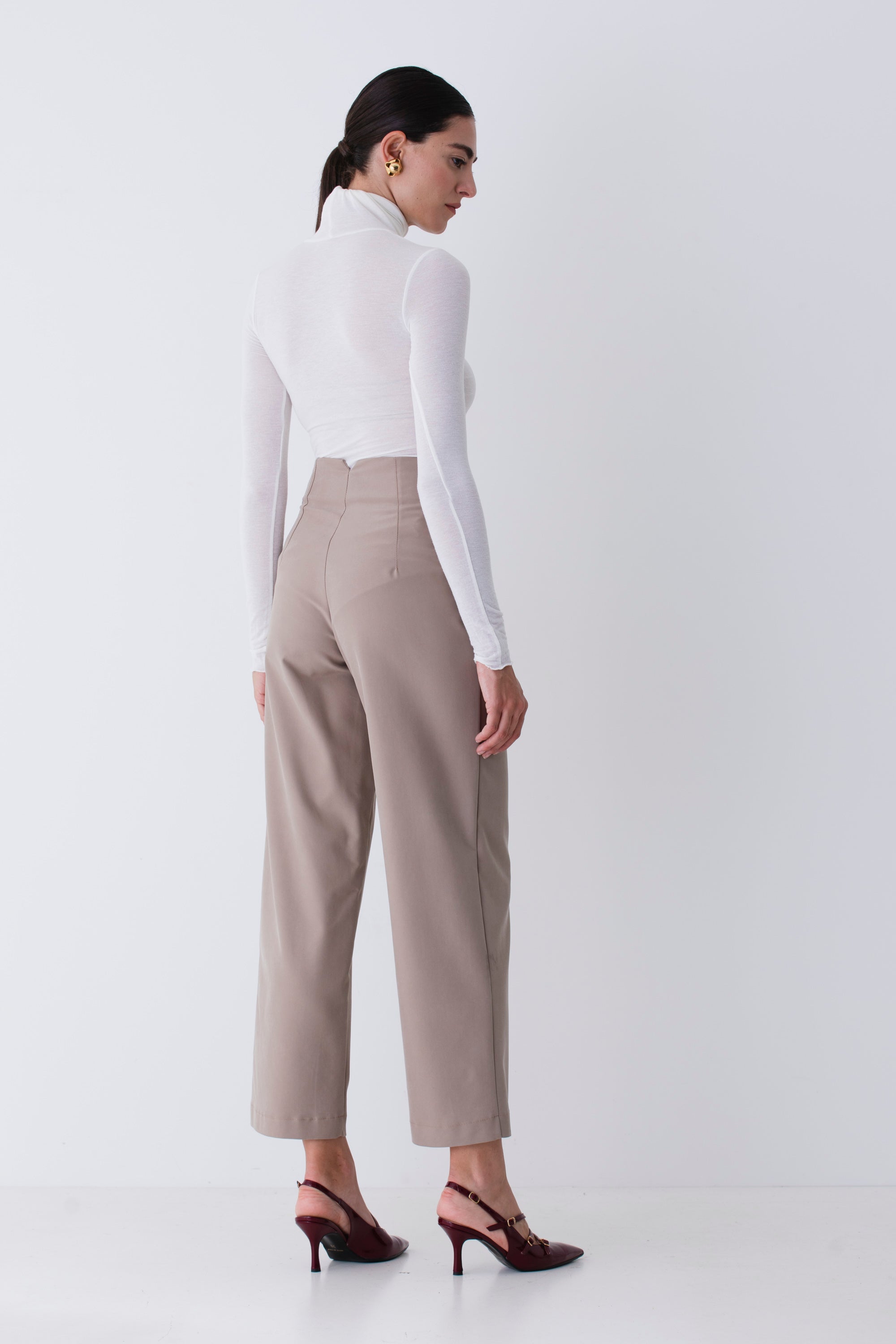Pantalone dritto a vita alta in tessuto elasticizzato - FW26