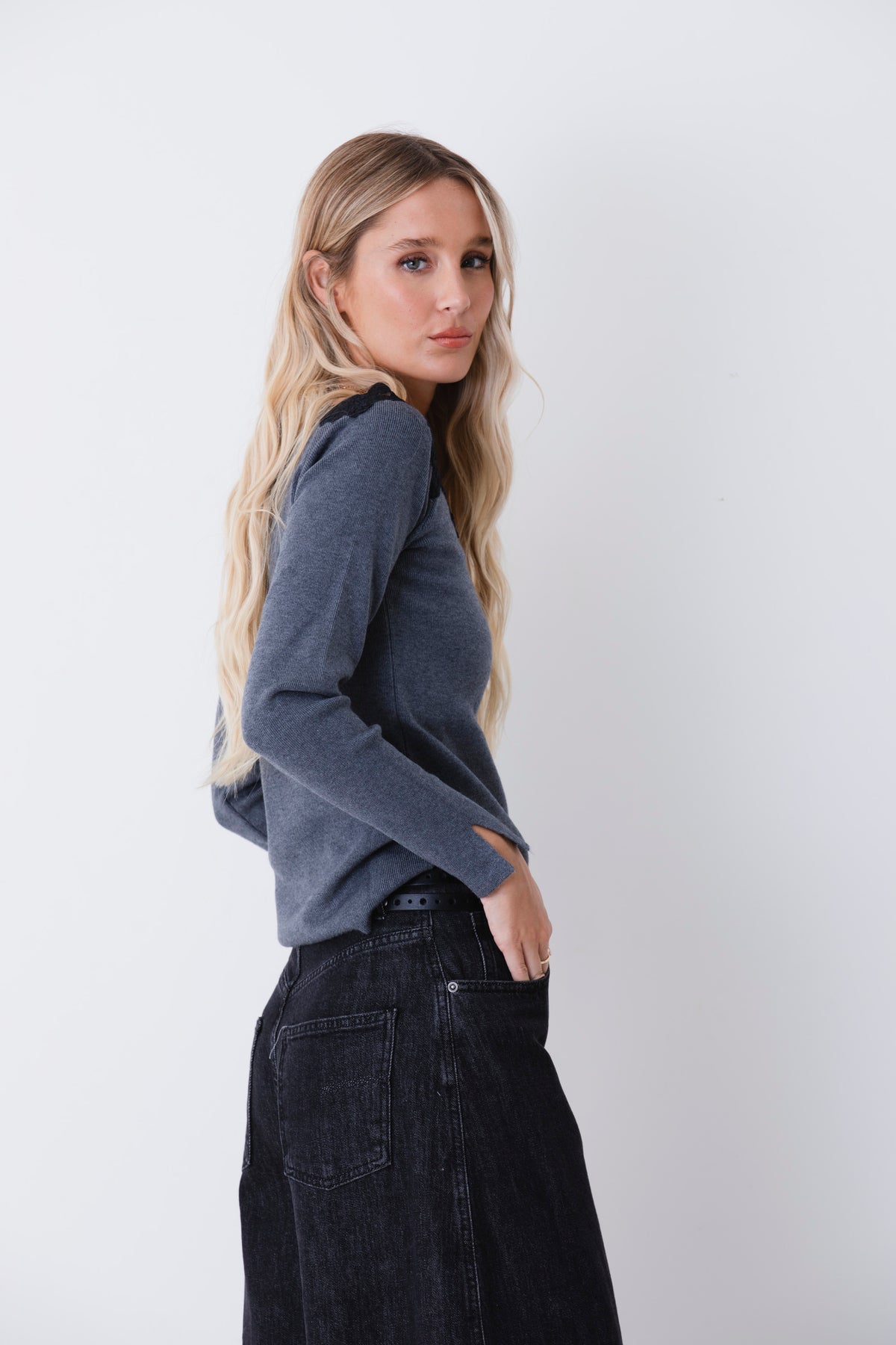 Maglia a costine con inserto in pizzo - FW27