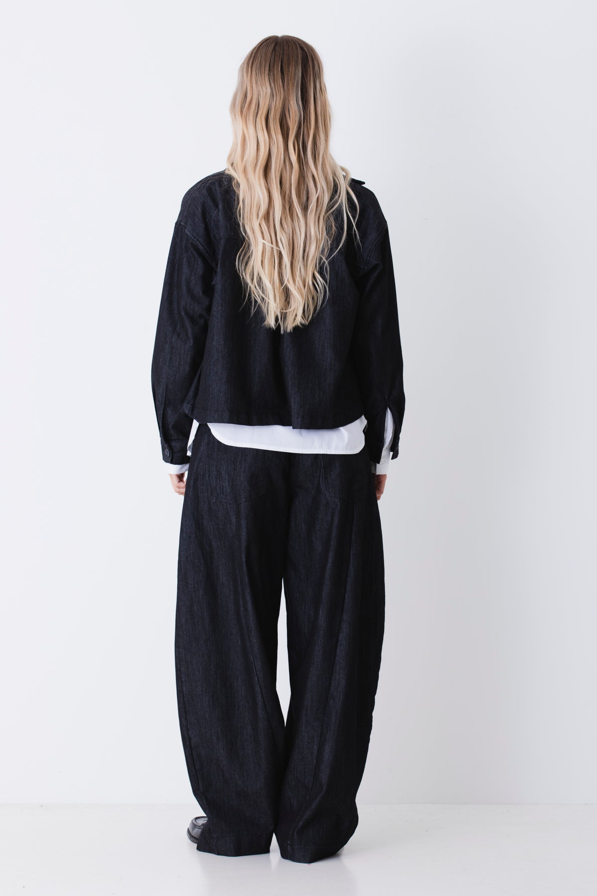 Pantalone barrel fit in tessuto effetto jeans - FW27