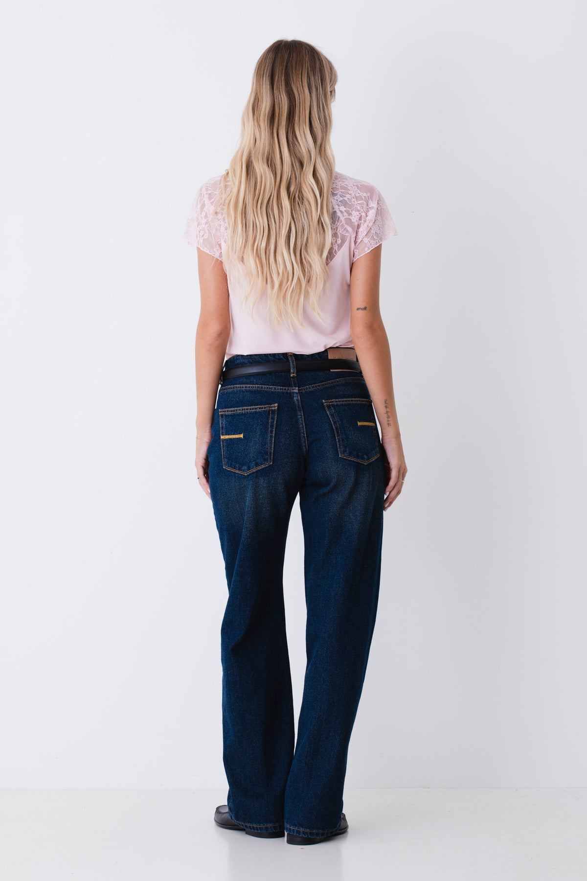 T-shirt in jersey elastIcizzato con inserto in pizzo - FW27
