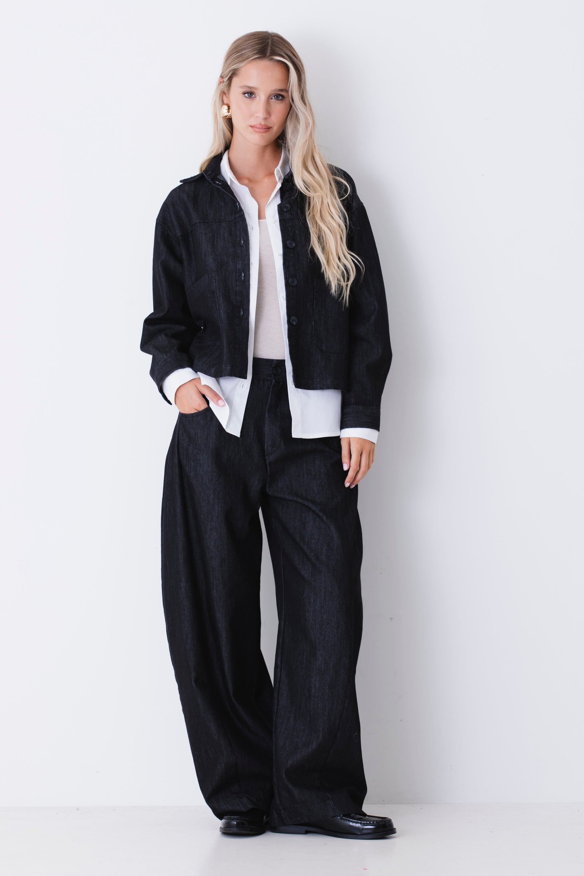 Pantalone barrel fit in tessuto effetto jeans - FW27