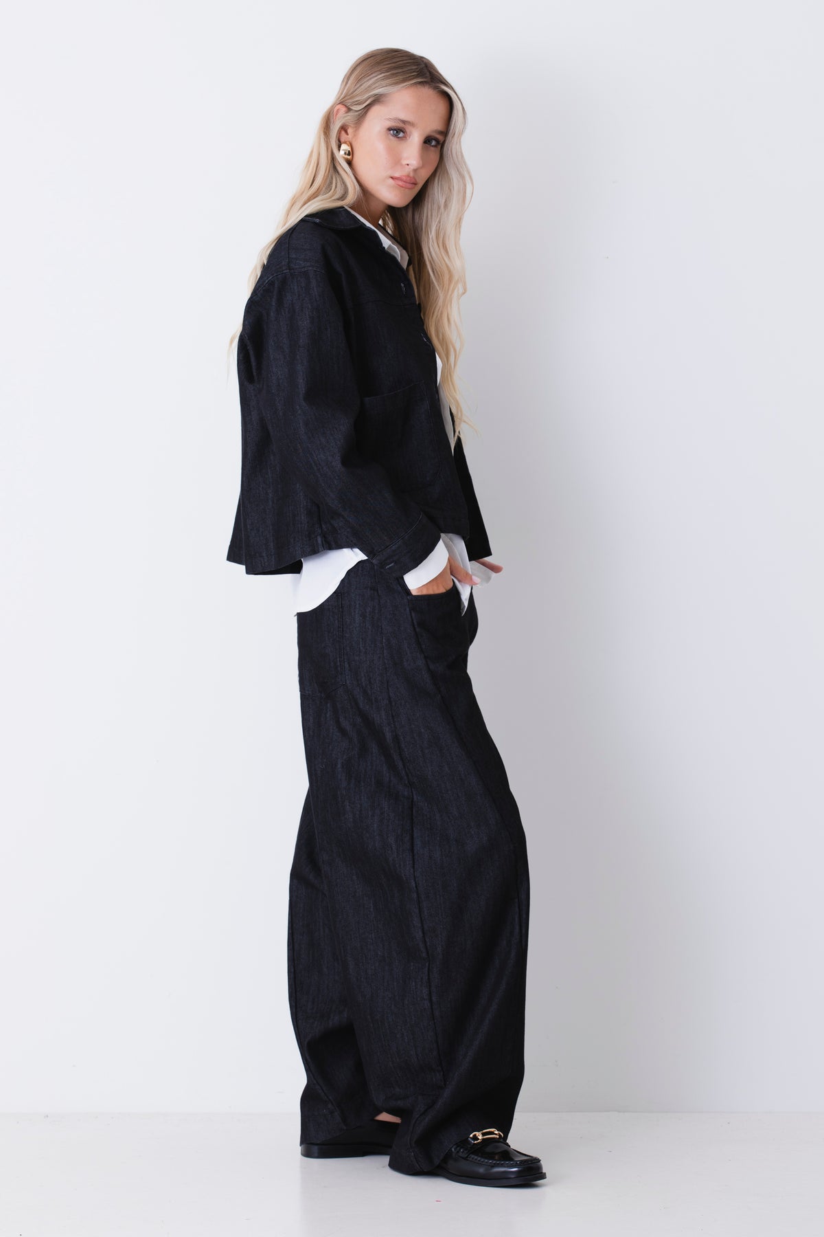 Pantalone barrel fit in tessuto effetto jeans - FW27