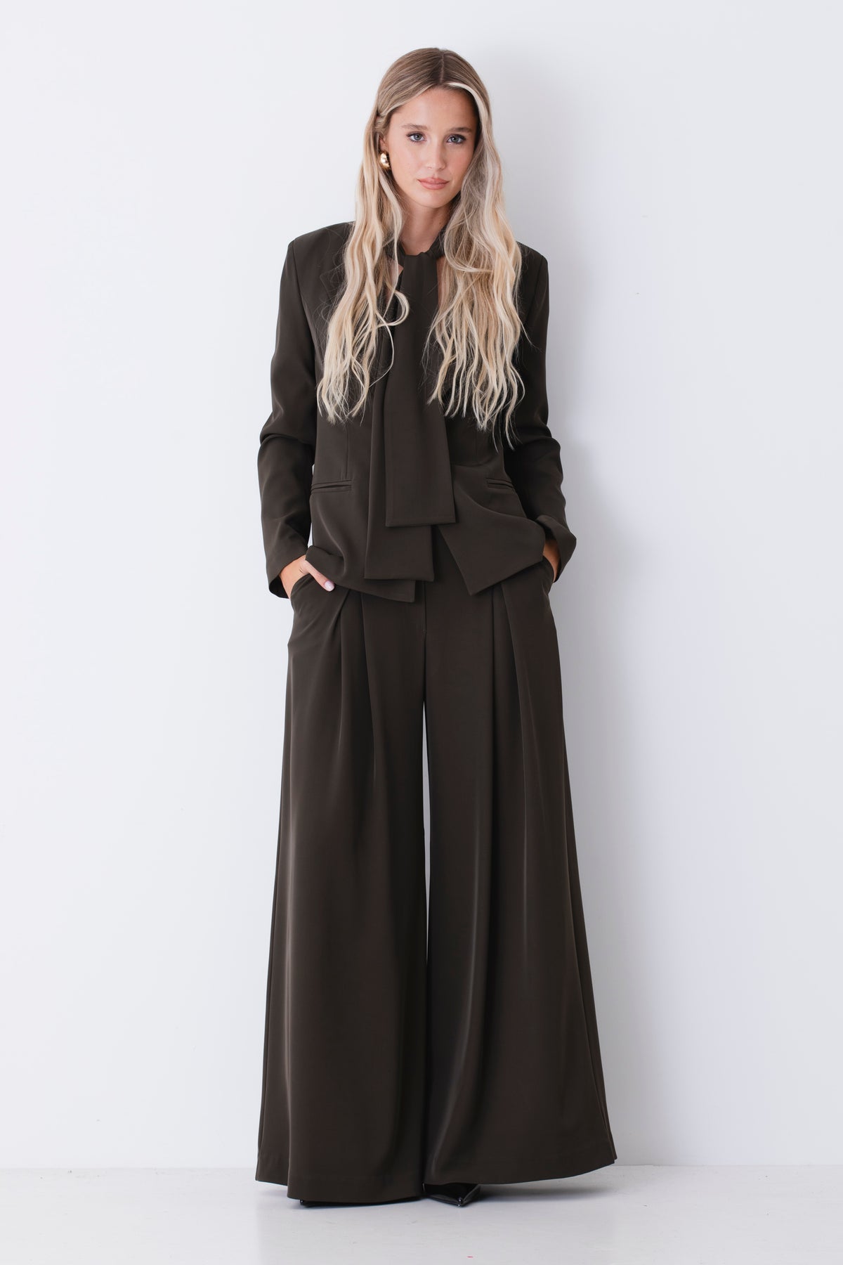 Giacca ad un petto con sciarpa in cady fluido - FW27