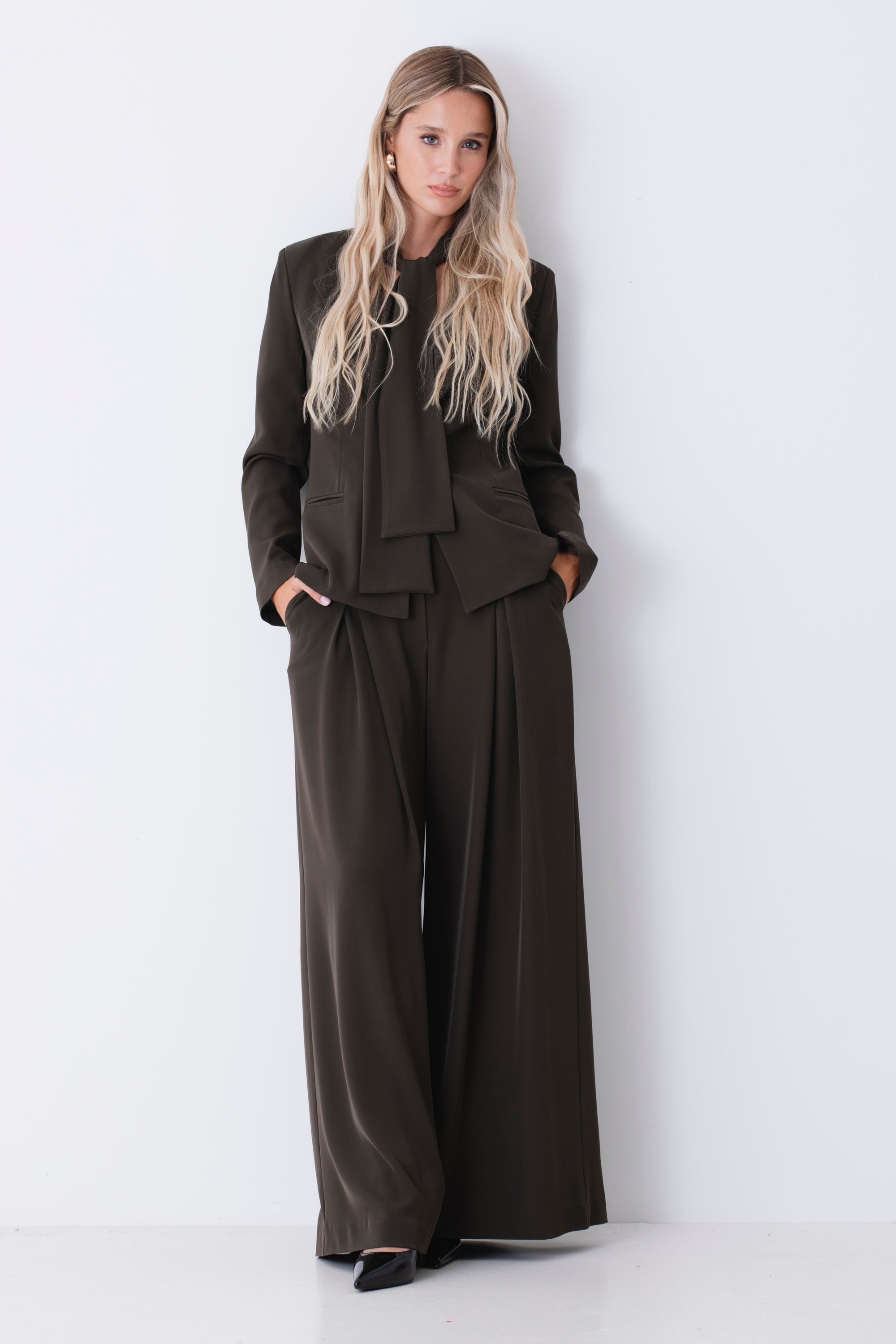 Pantalone palazzo ampio con pinces in cady fluido - FW27