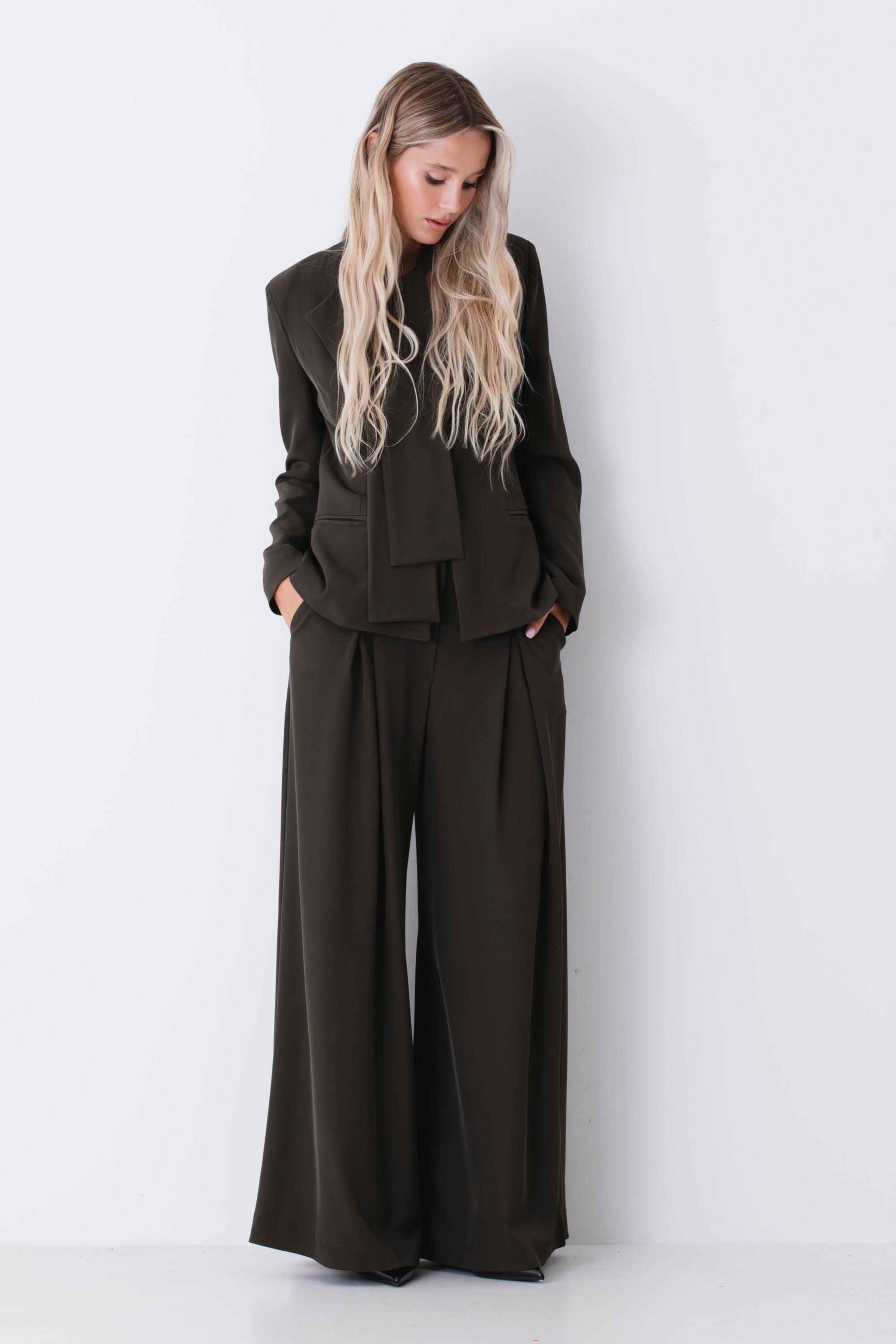 Giacca ad un petto con sciarpa in cady fluido - FW27