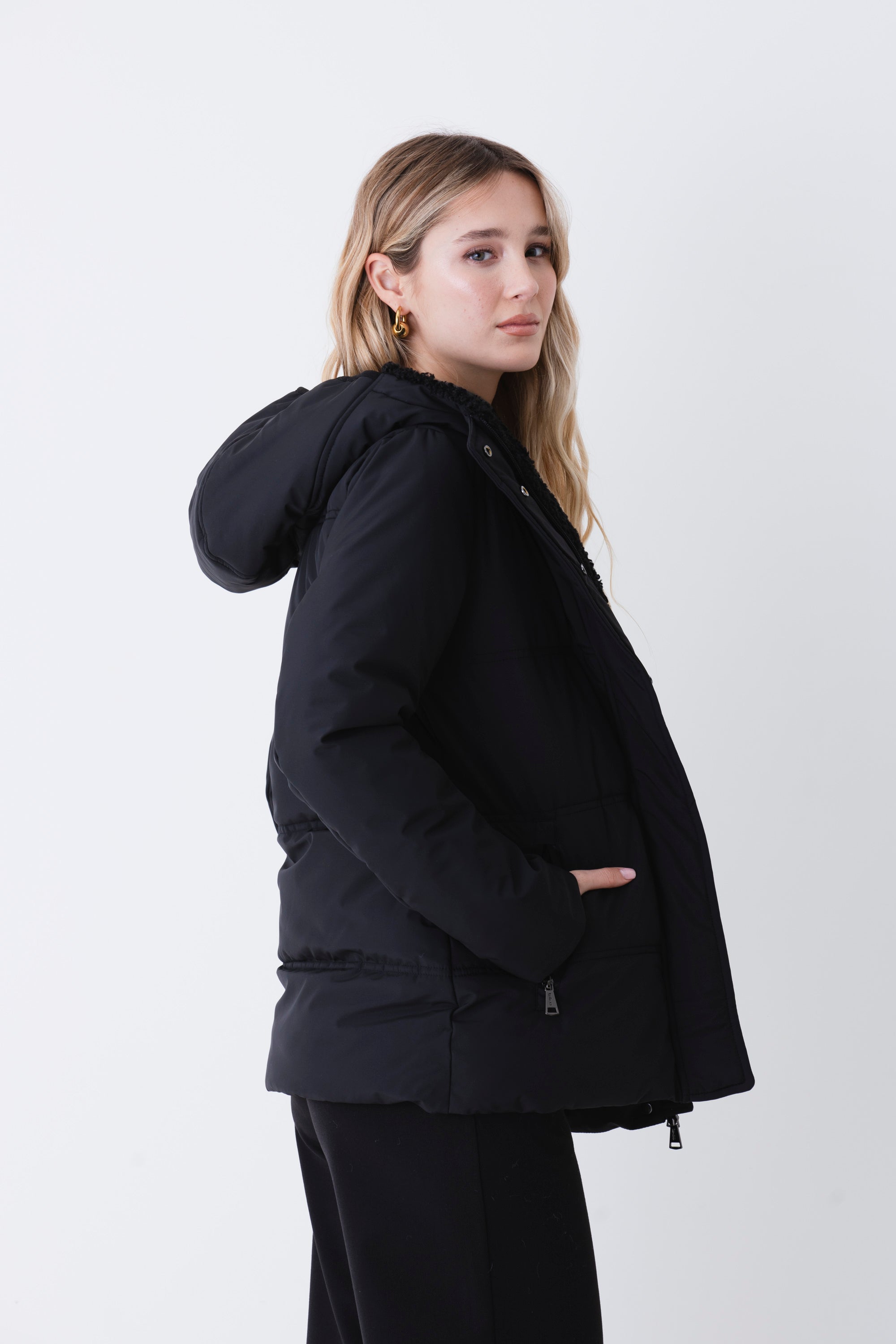 Piumino corto in nylon trapuntato con inserti in effetto bouclé - FW26