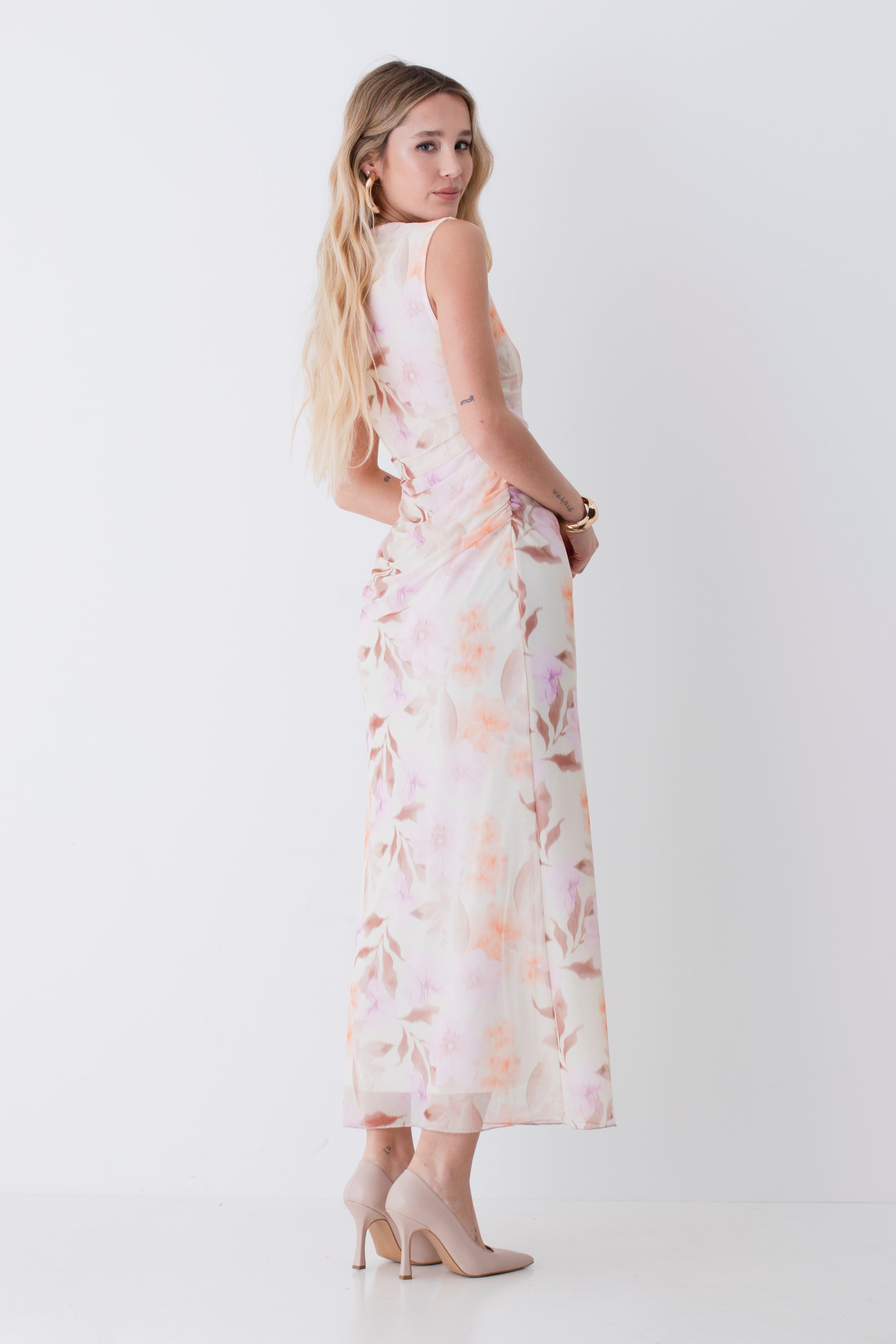 Abito lungo con drappeggio in tulle fantasia floreale - PE26