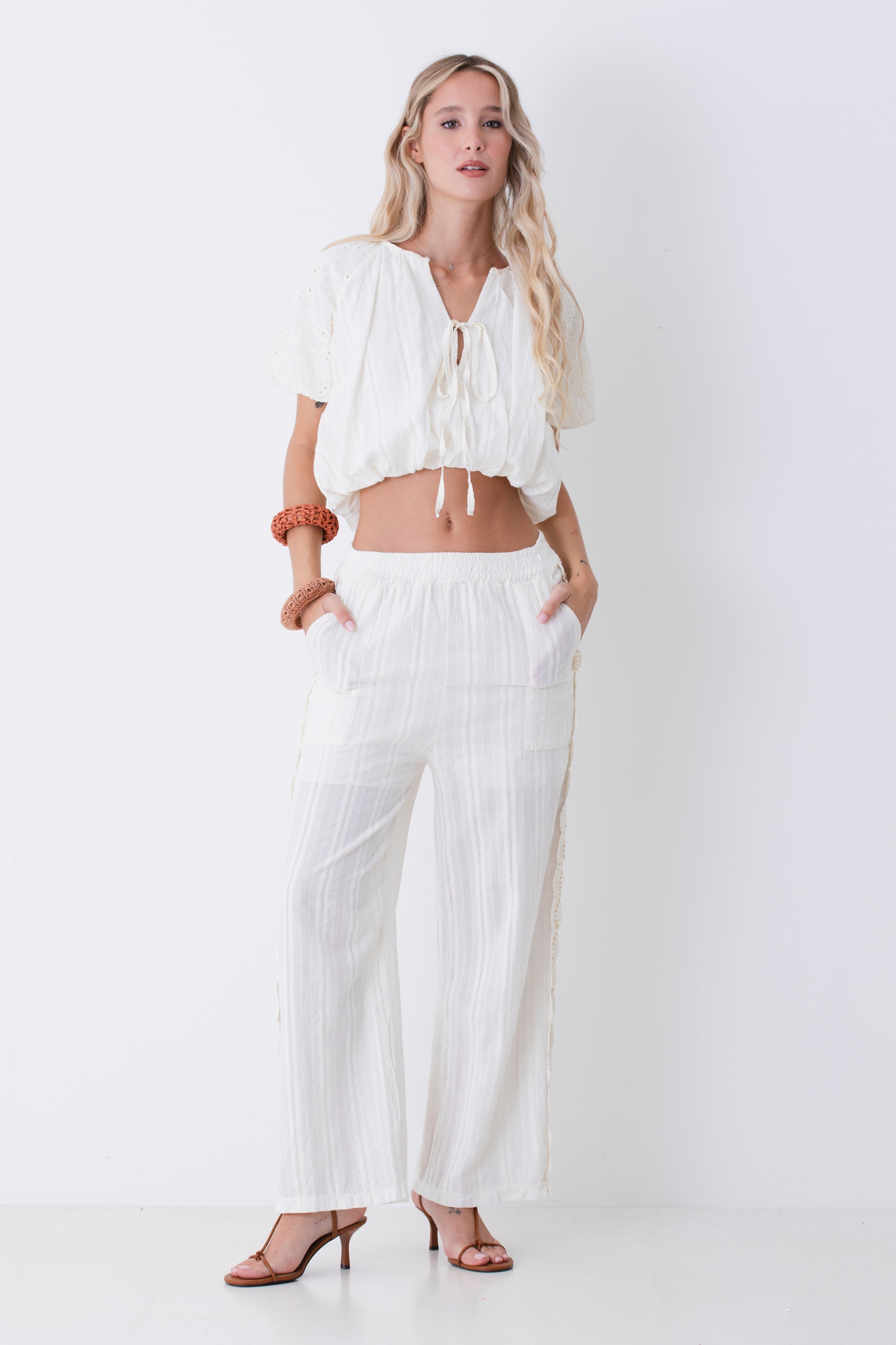 Pantalone palazzo con inserti in pizzo macramè - PE26