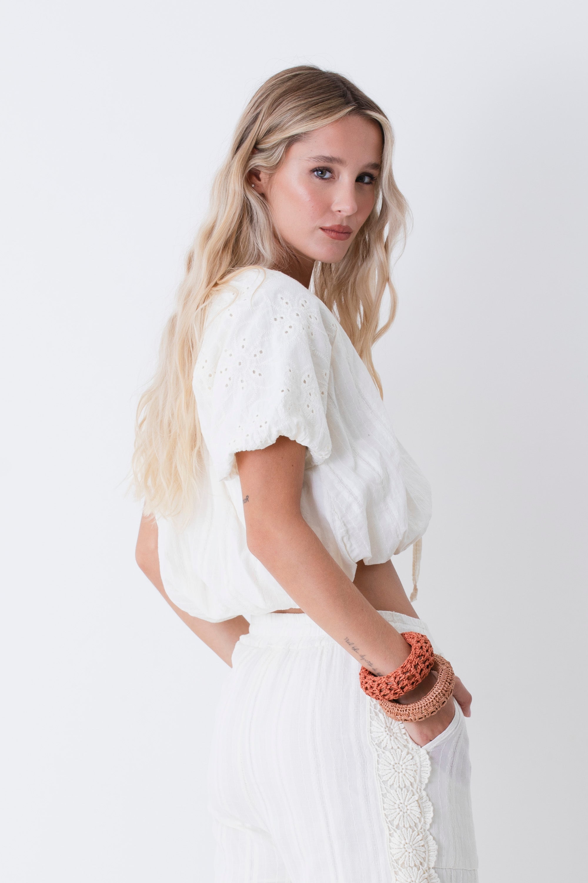 Blusa bohocon maniche in pizzo sangallo - PE26