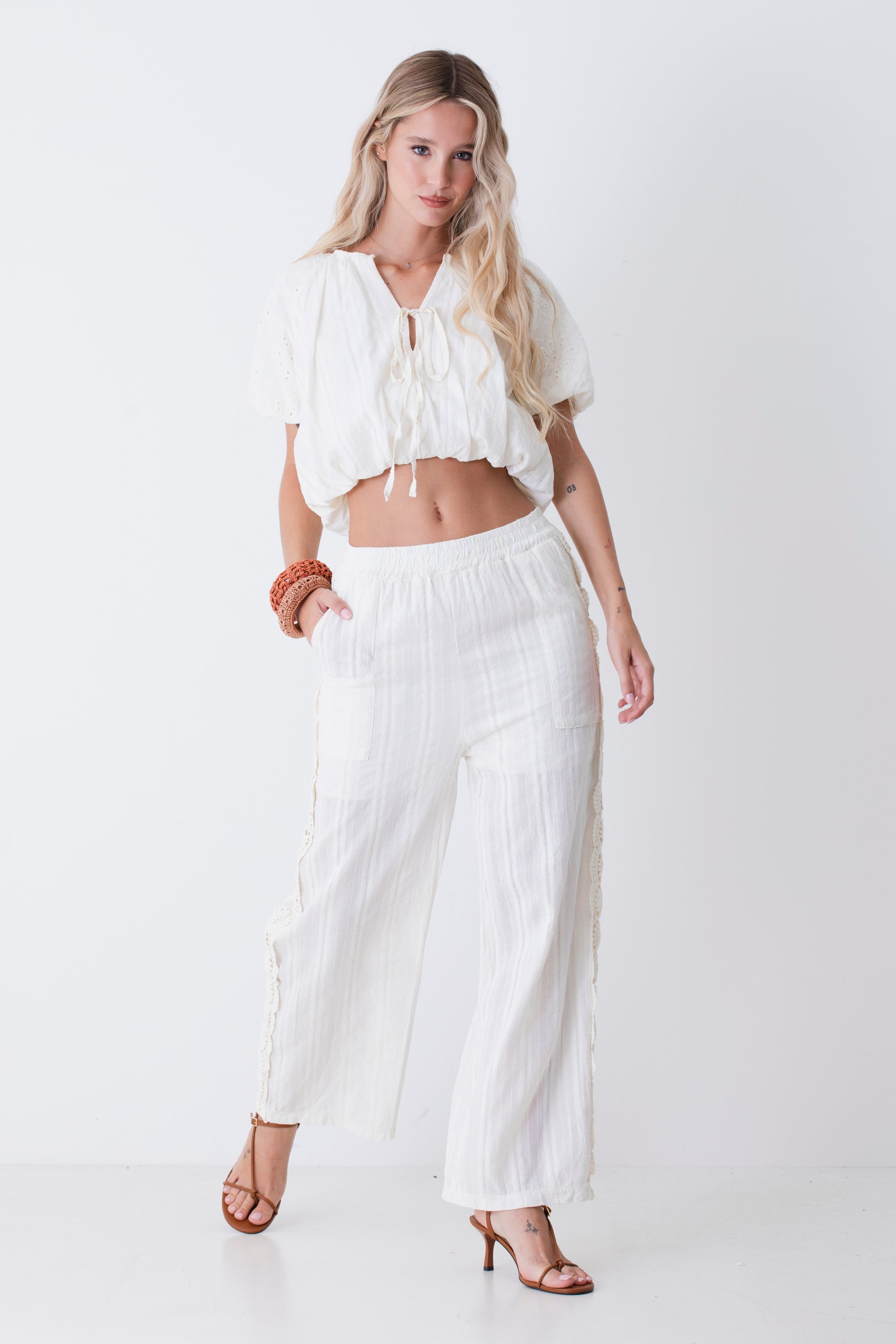 Blusa bohocon maniche in pizzo sangallo - PE26