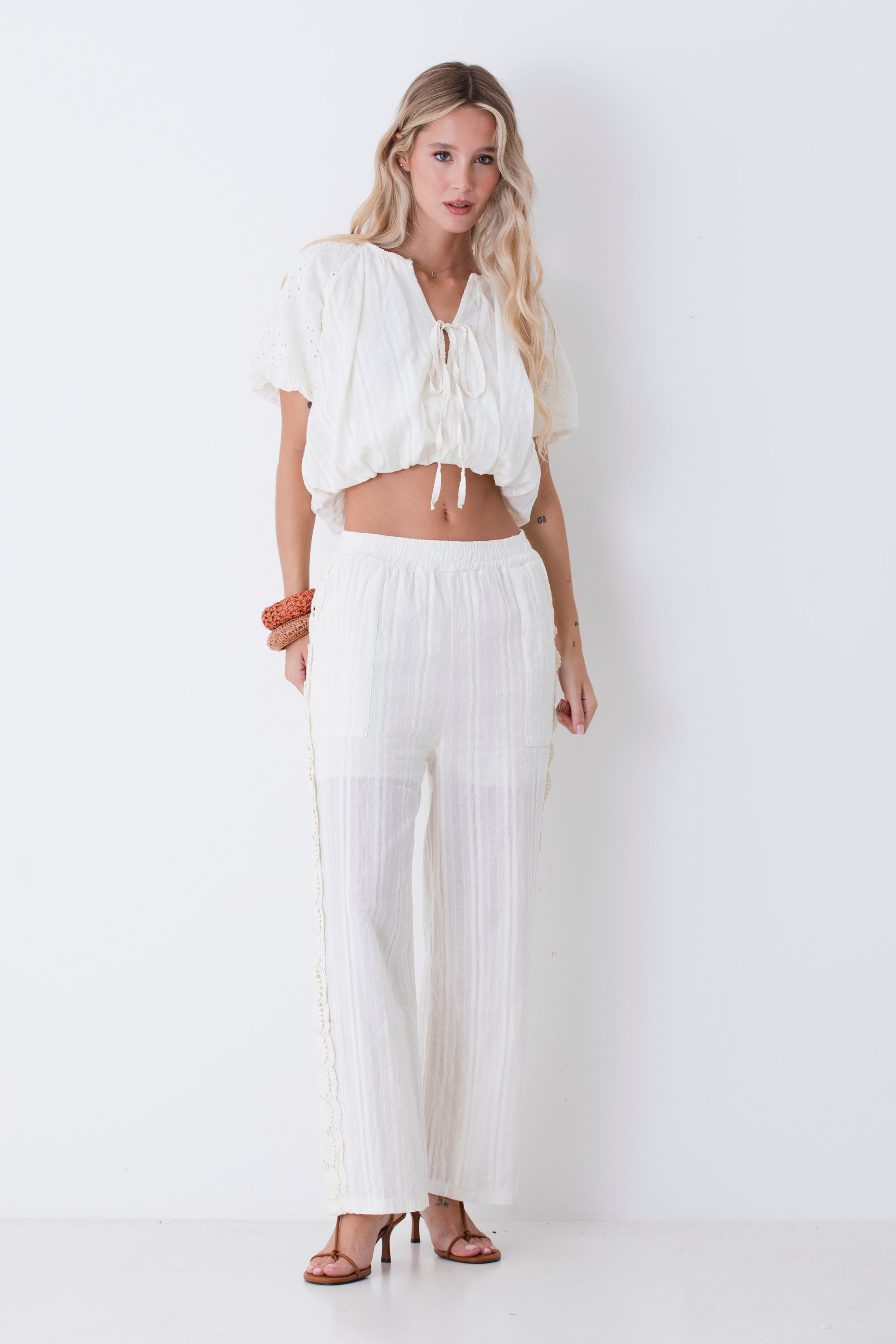Blusa bohocon maniche in pizzo sangallo - PE26